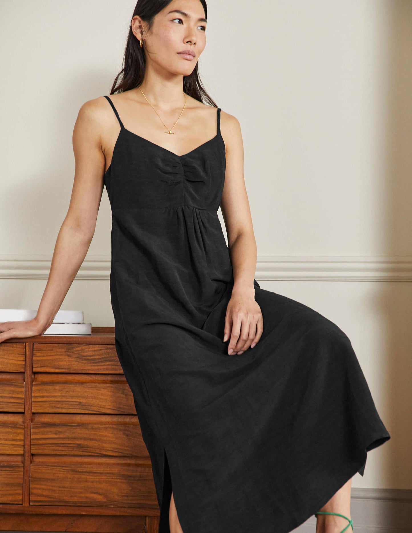 Midikleid mit Trägern-Schwarz