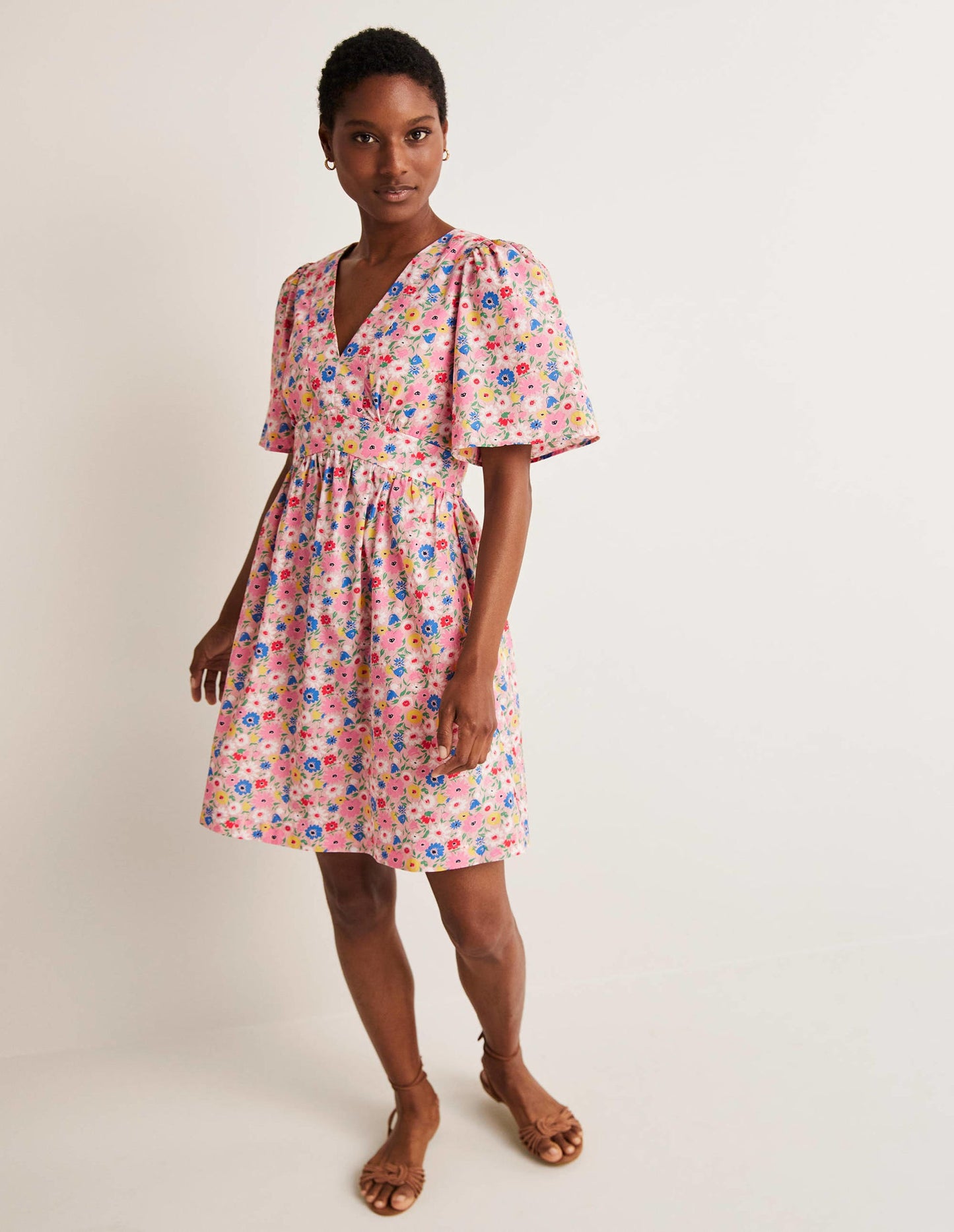 Kleid mit V-Ausschnitt und Kontrastdetail-Milchshake, Elegante Blüten