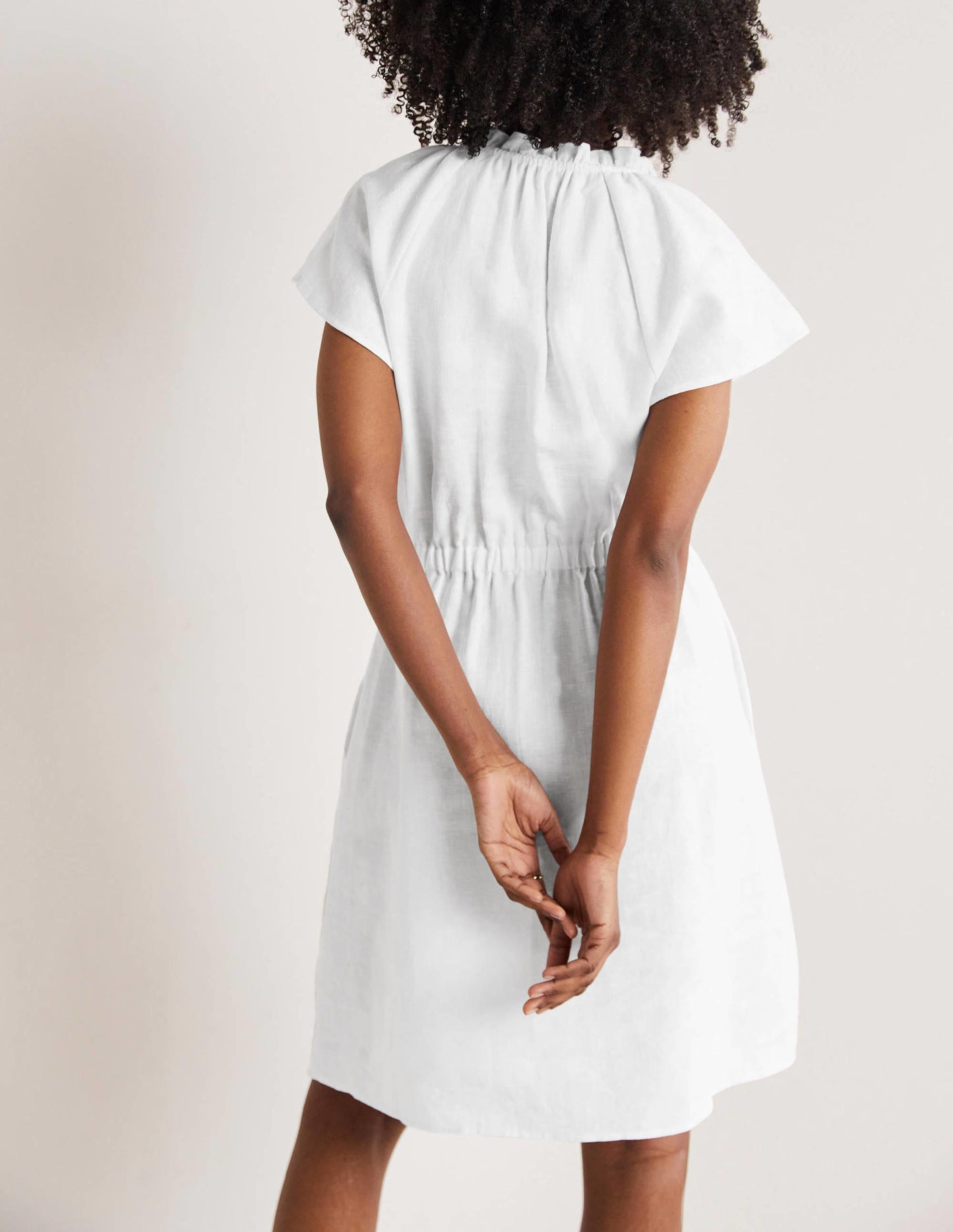 Kurzärmeliges Leinenkleid-Weiß