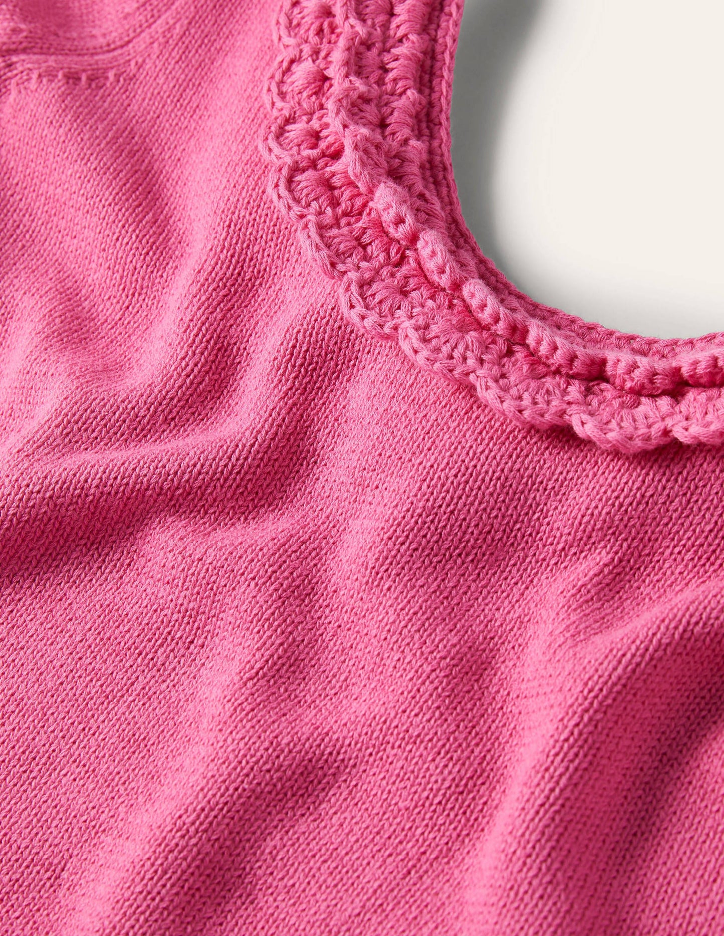 Strick-T-Shirt mit gehäkelter Muschelborte-Erdbeer-Daiquiri-Rosa