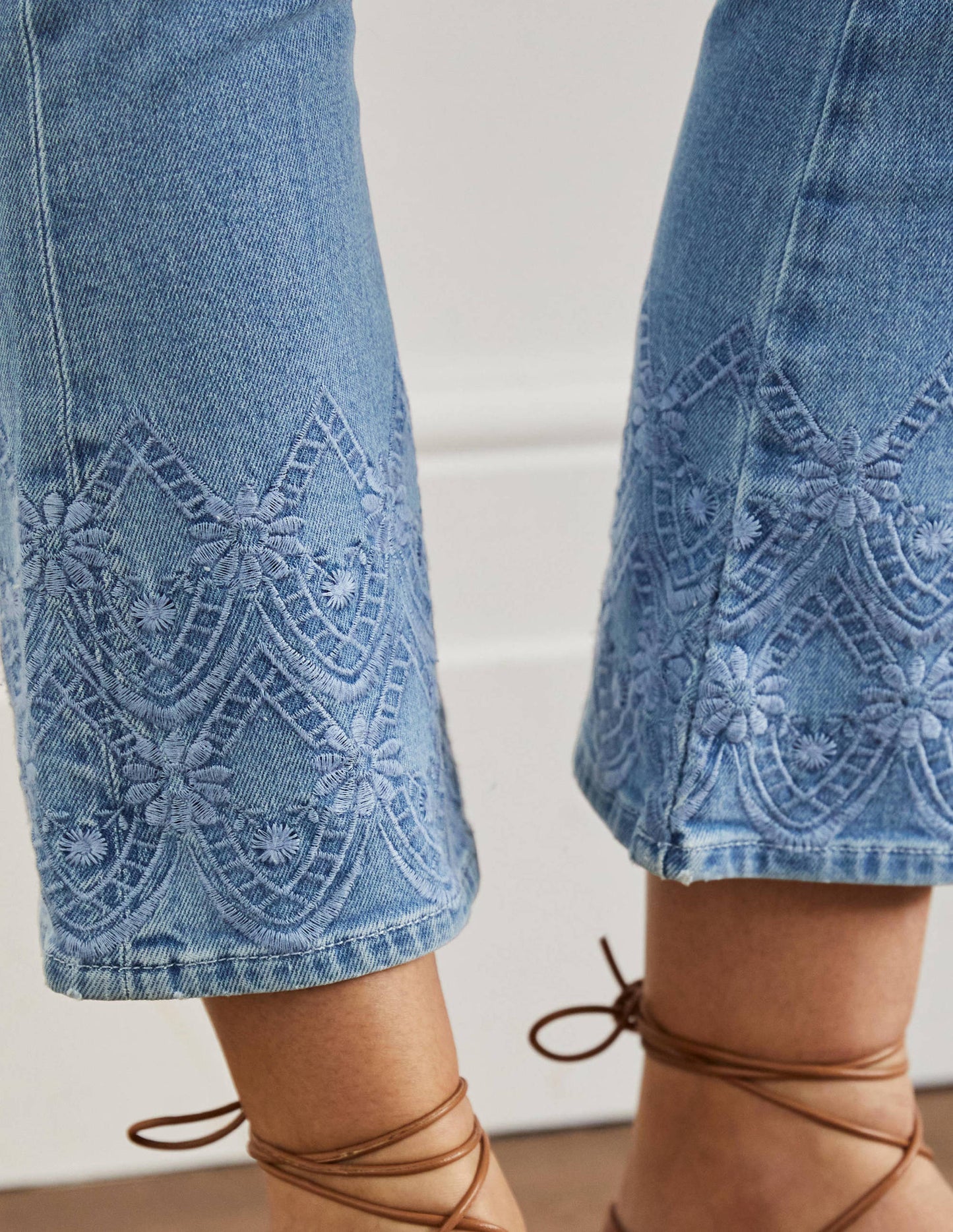 7/8-Jeans mit Schlag-Helles Vintageblau, Stickerei