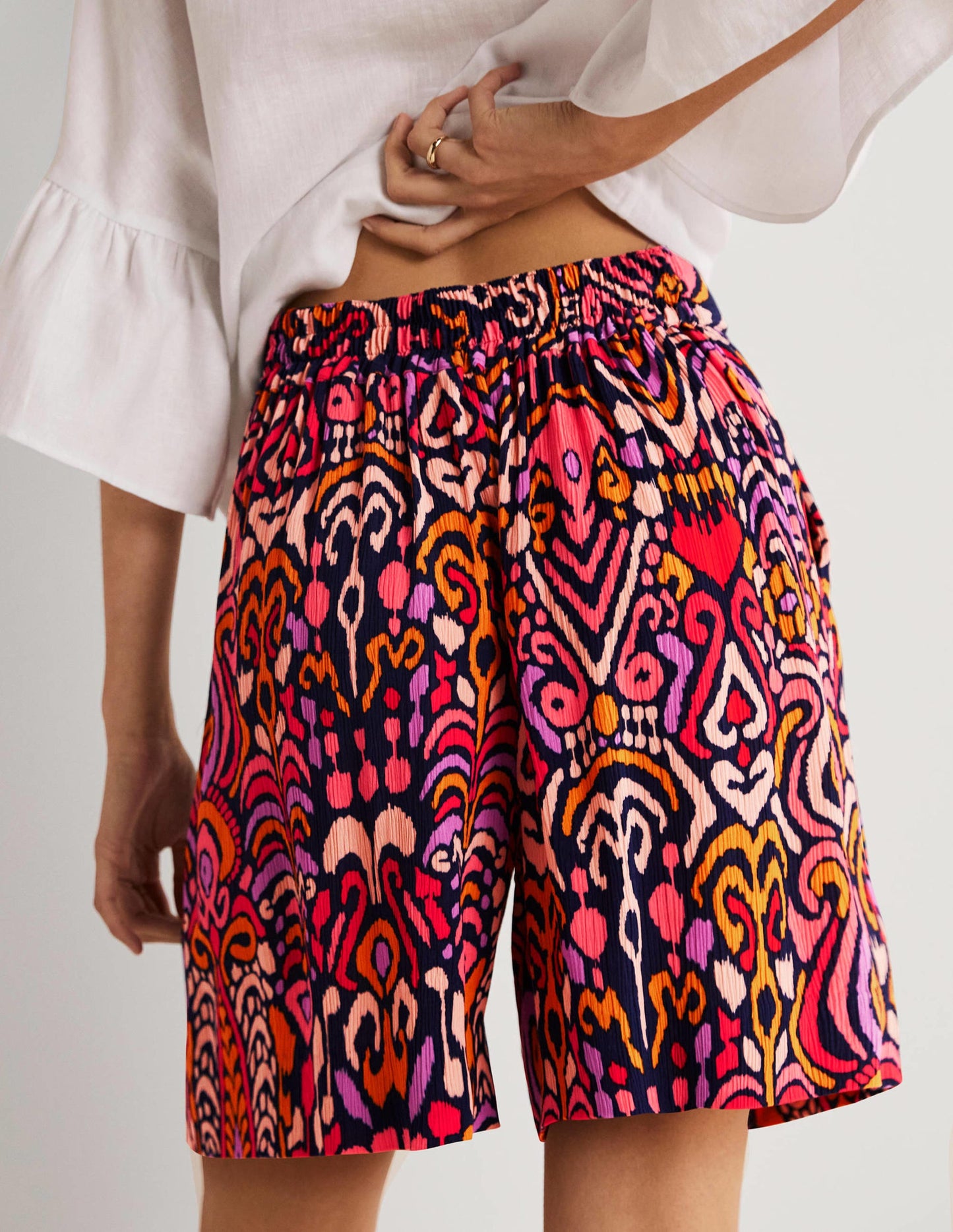 Grace Crinkle-Shorts-Französisches Navy, Ikat-Muster