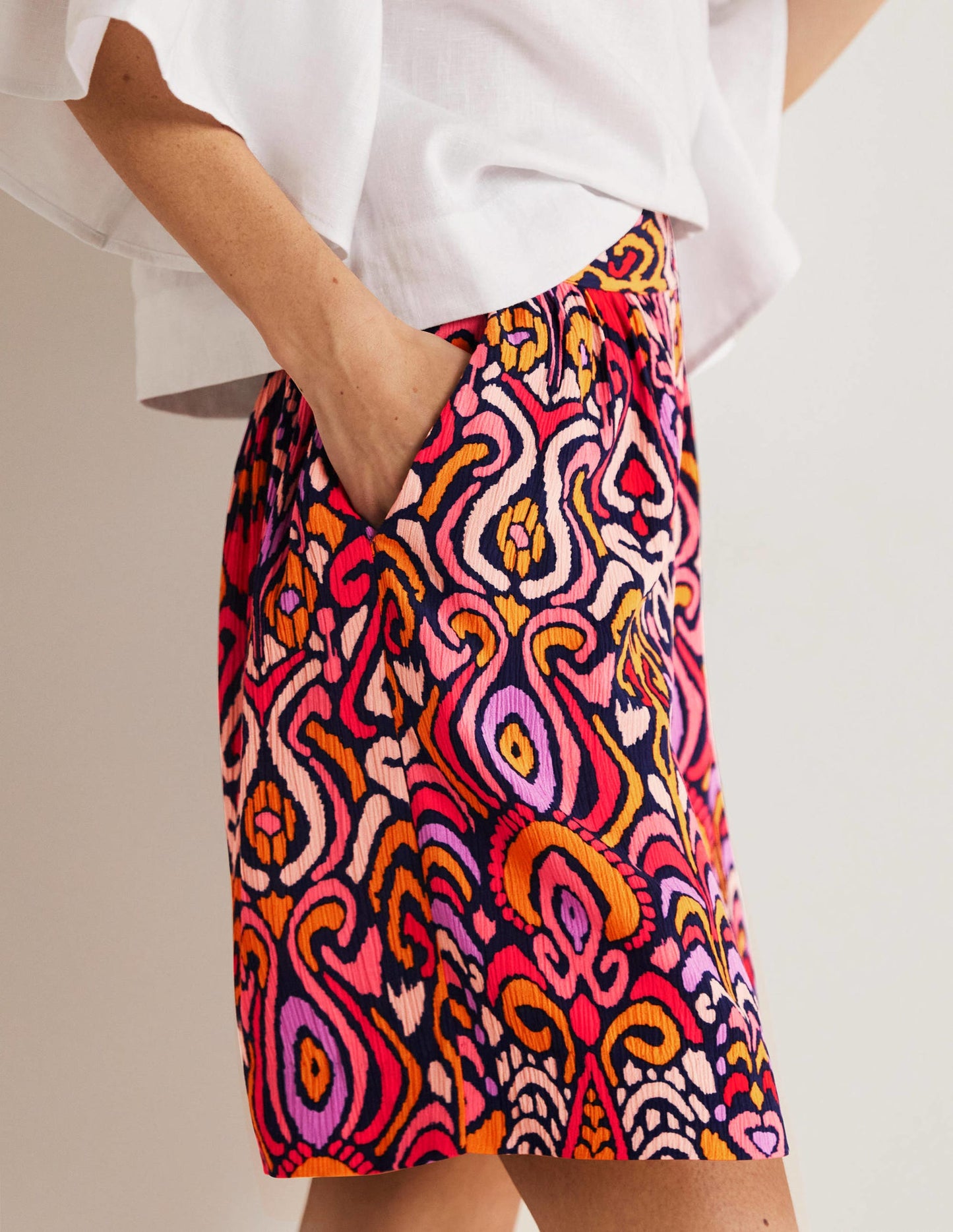 Grace Crinkle-Shorts-Französisches Navy, Ikat-Muster