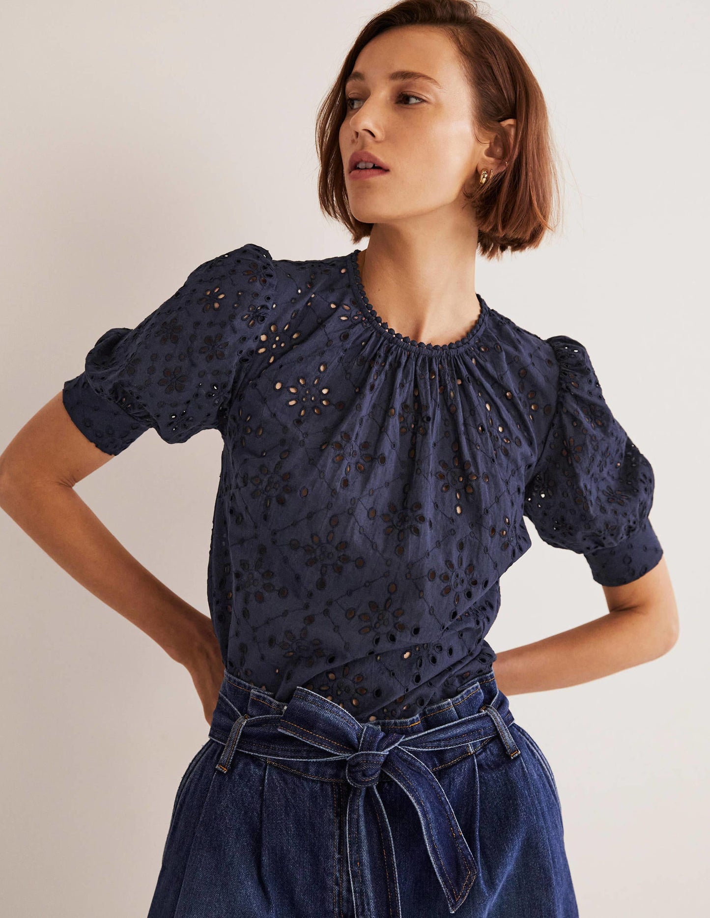 Oberteil mit Lochstickerei-Cut-outs-Marineblau