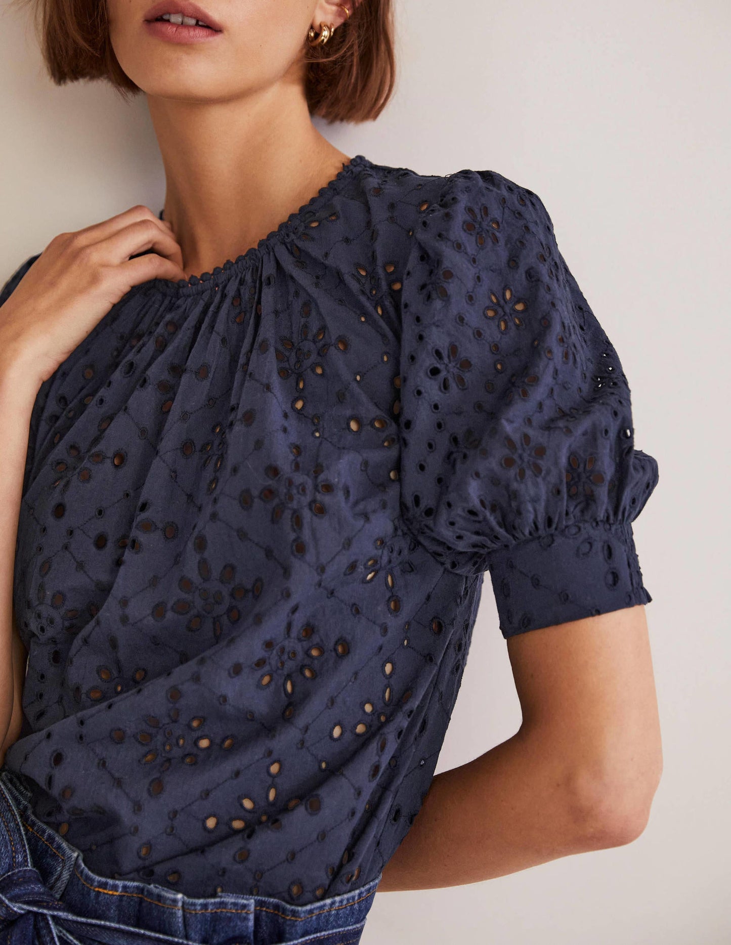 Oberteil mit Lochstickerei-Cut-outs-Marineblau