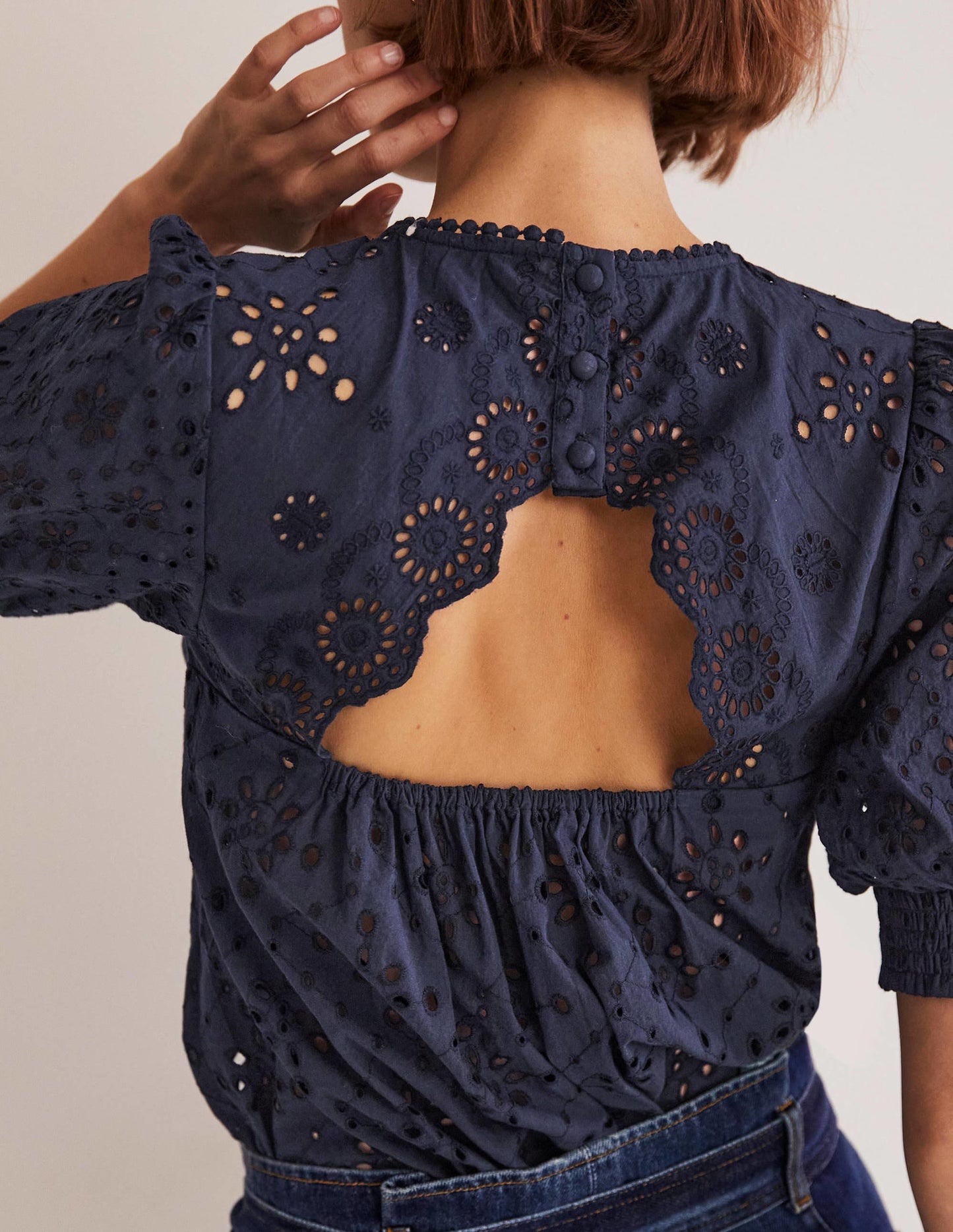 Oberteil mit Lochstickerei-Cut-outs-Marineblau
