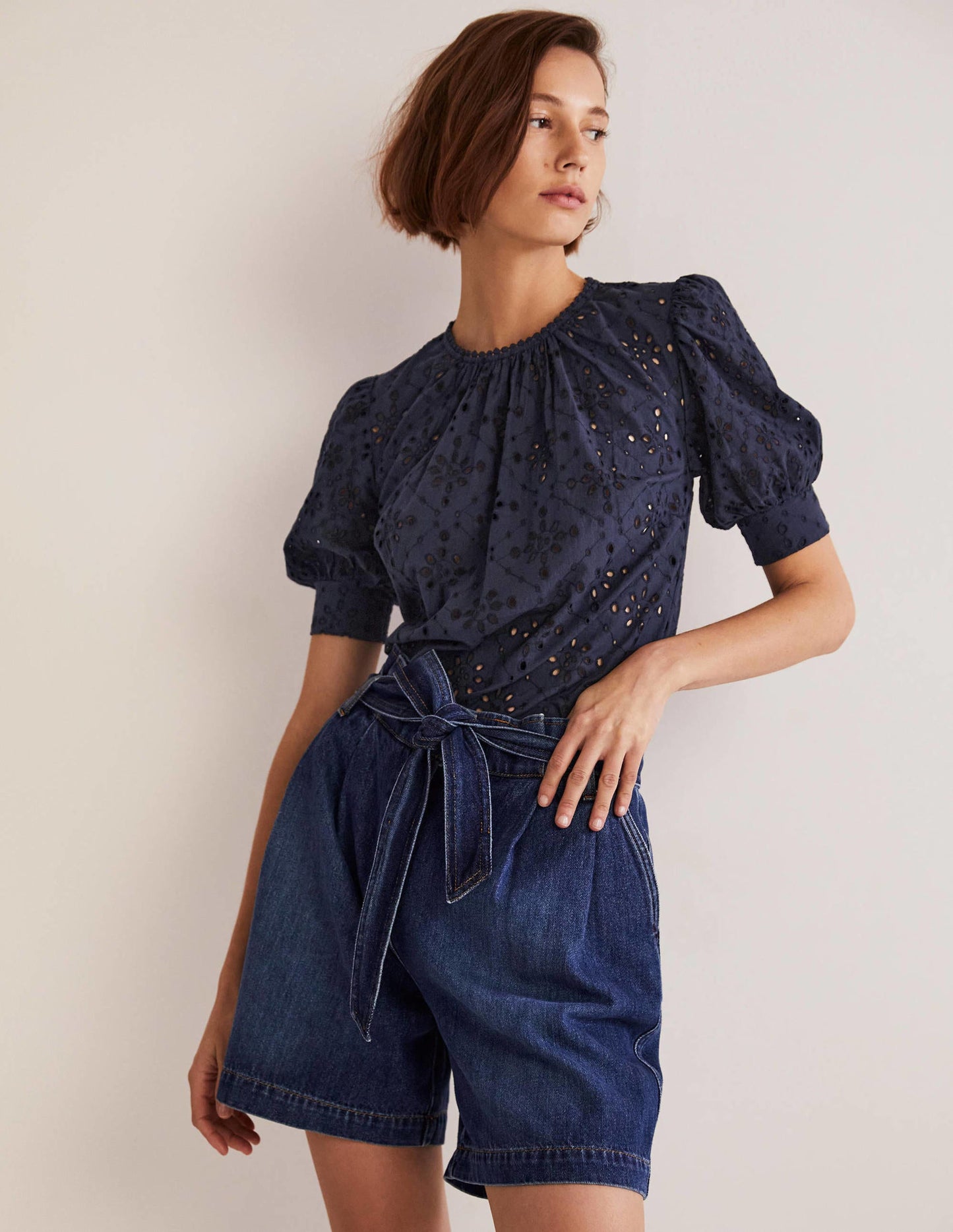 Oberteil mit Lochstickerei-Cut-outs-Marineblau