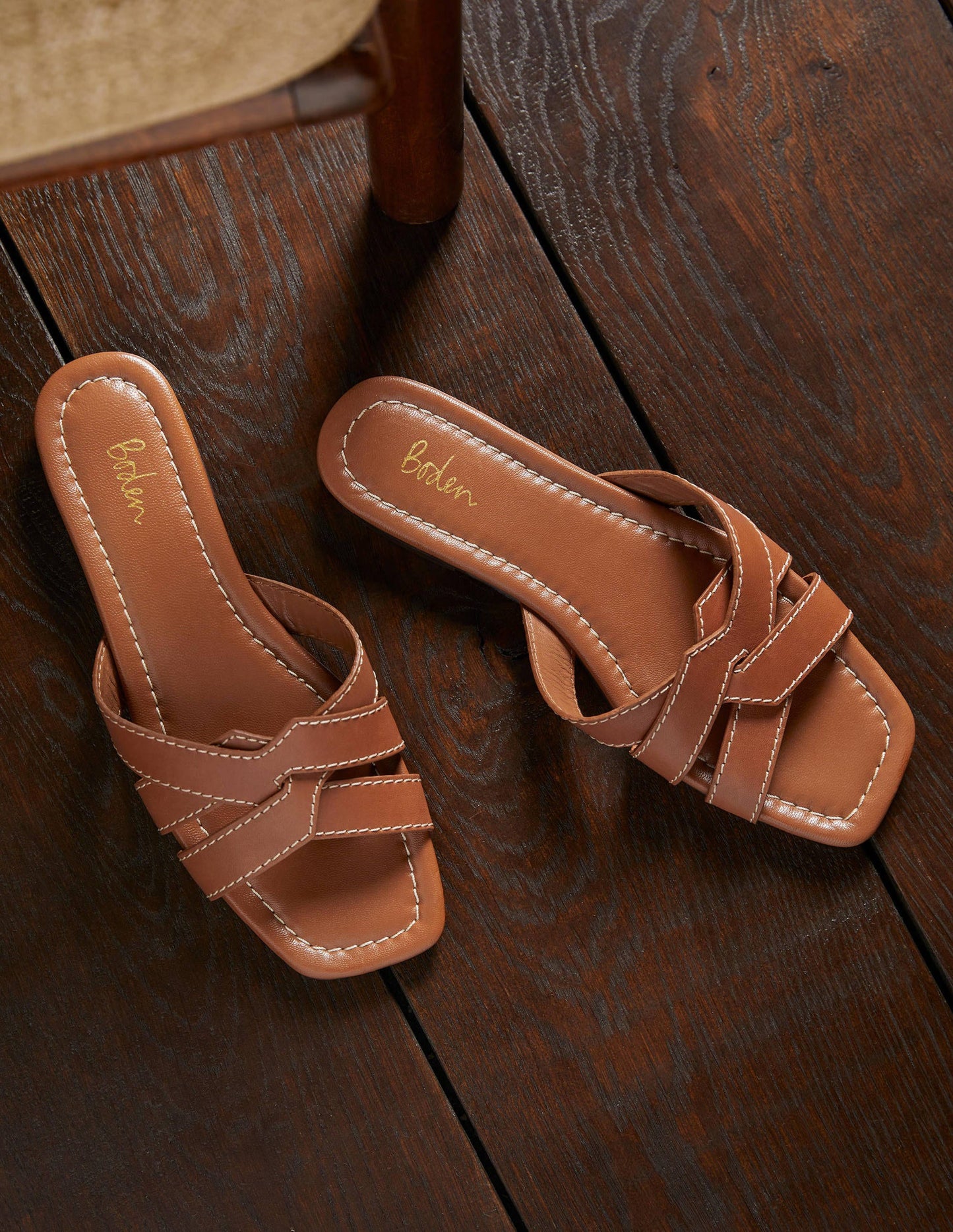 Geometrische flache Slipper-Hellbraun