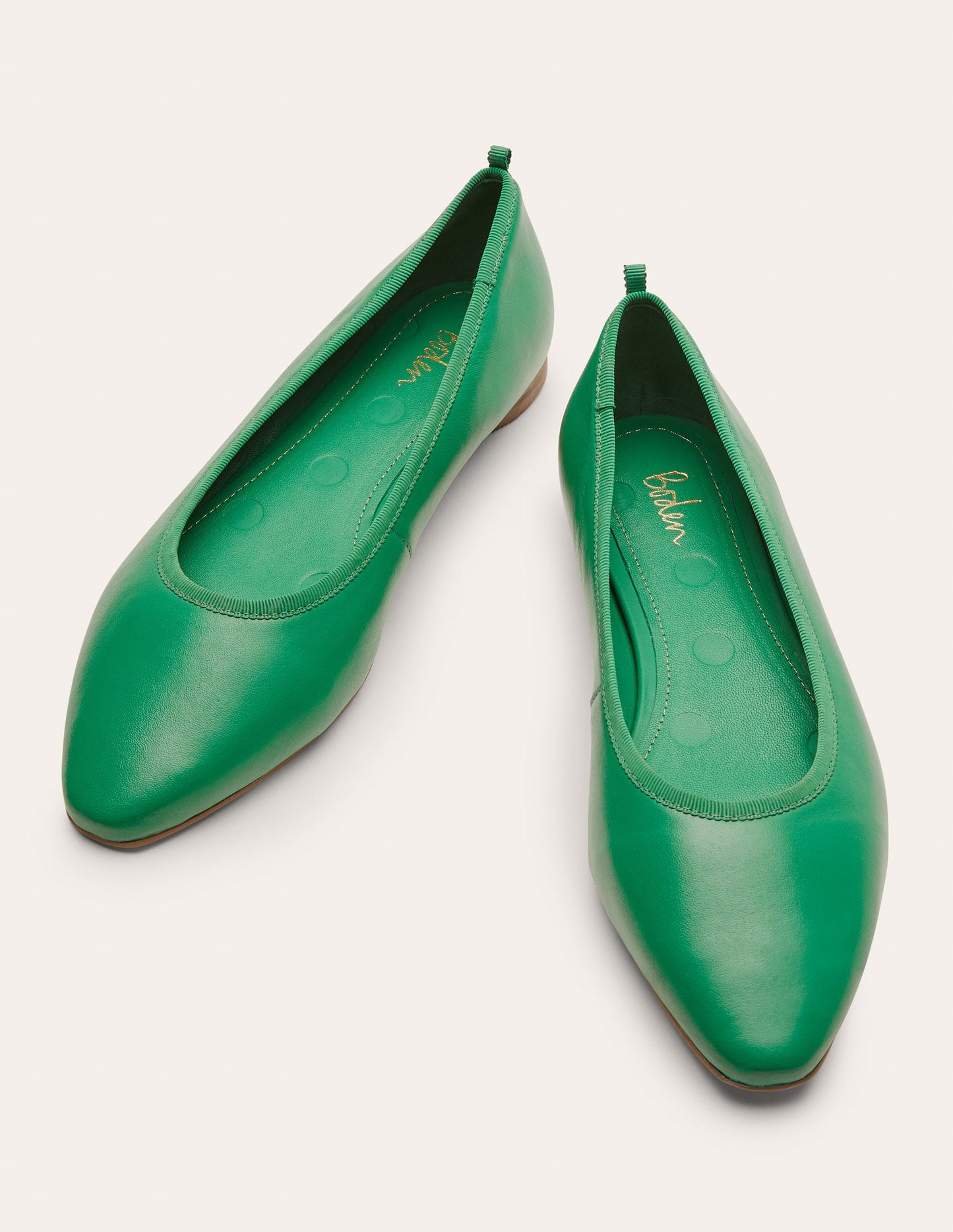 Ballerinas mit mandelförmiger Zehenpartie-Irisches Grün