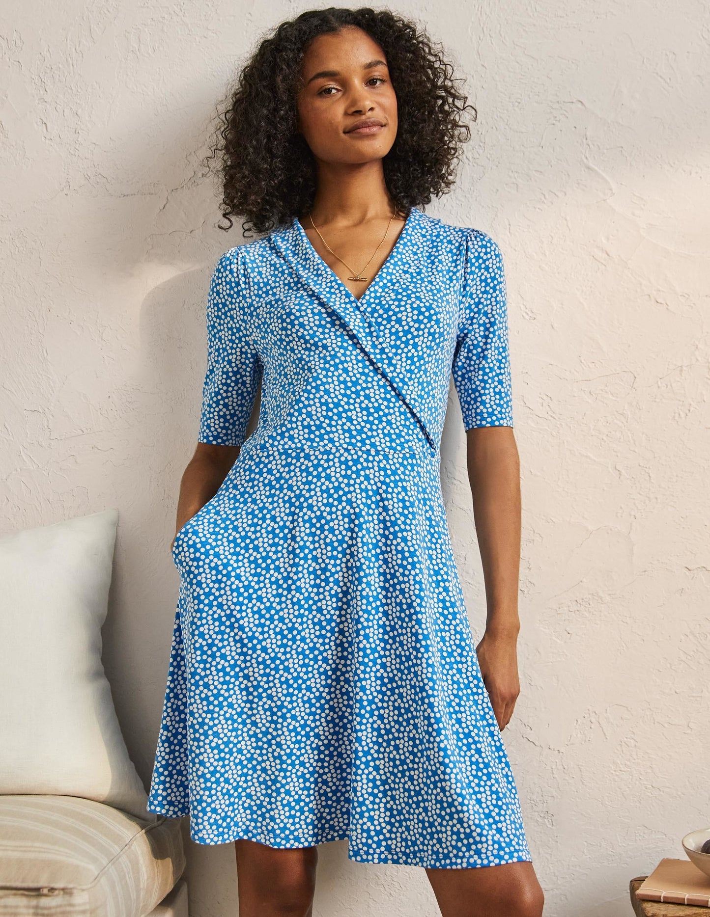 Jerseykleid mit fixierter Wickeloptik-Marokkoblau, Getupft