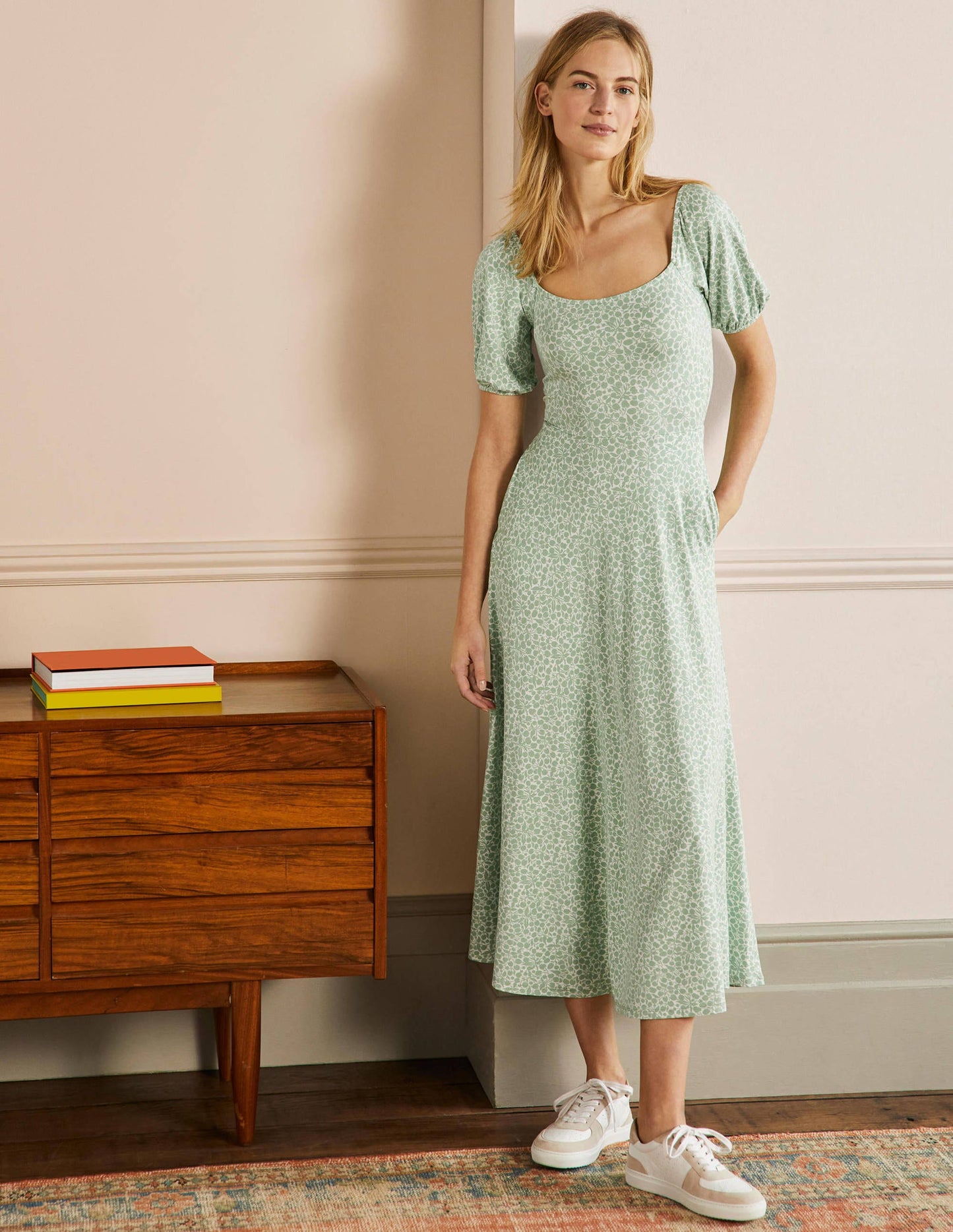 Maxikleid mit eckigem Ausschnitt-Zephirgrün, Blumenzweige