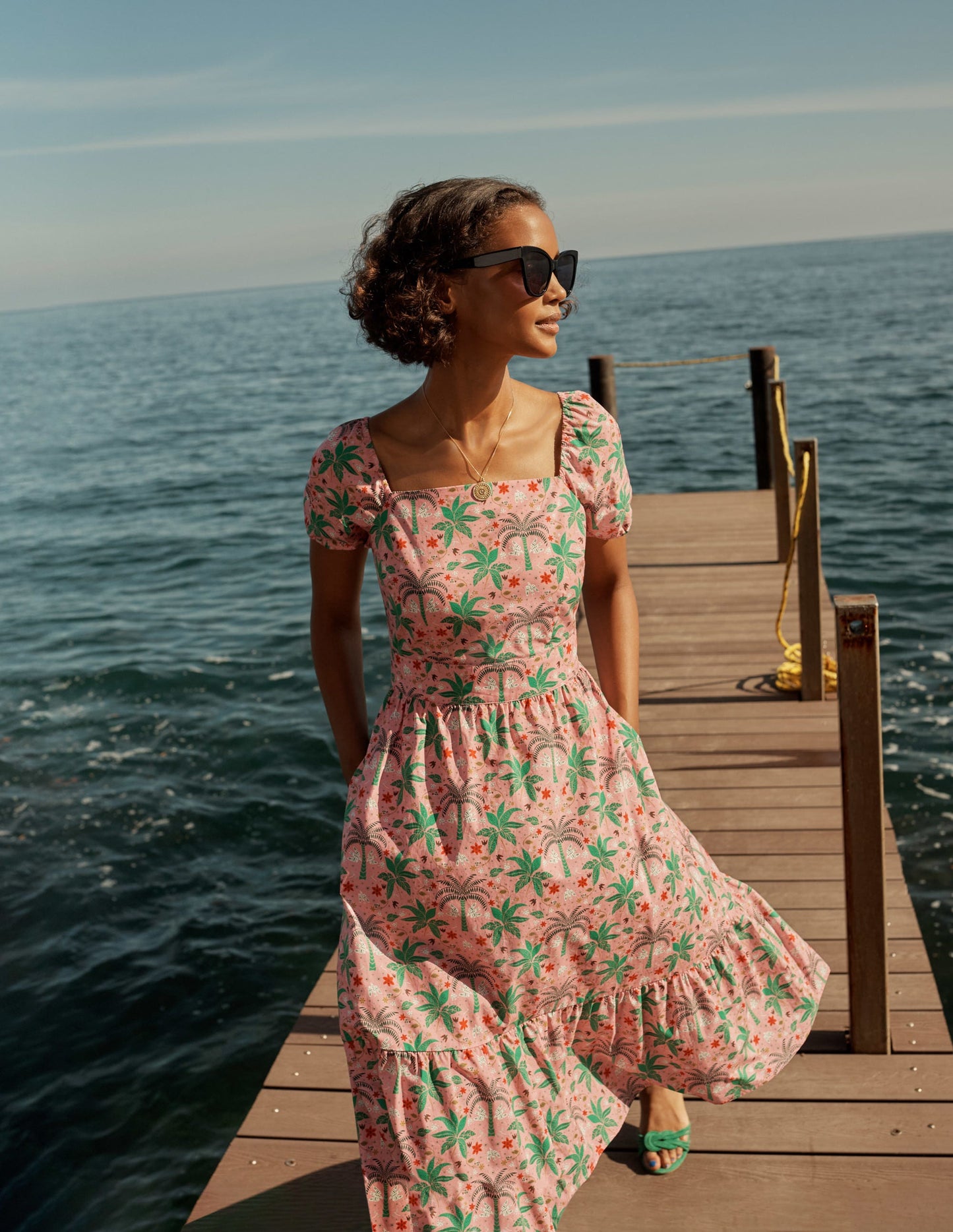 Stufenkleid mit eckigem Ausschnitt-Blümchenrosa, Orientalisches Palmenmuster