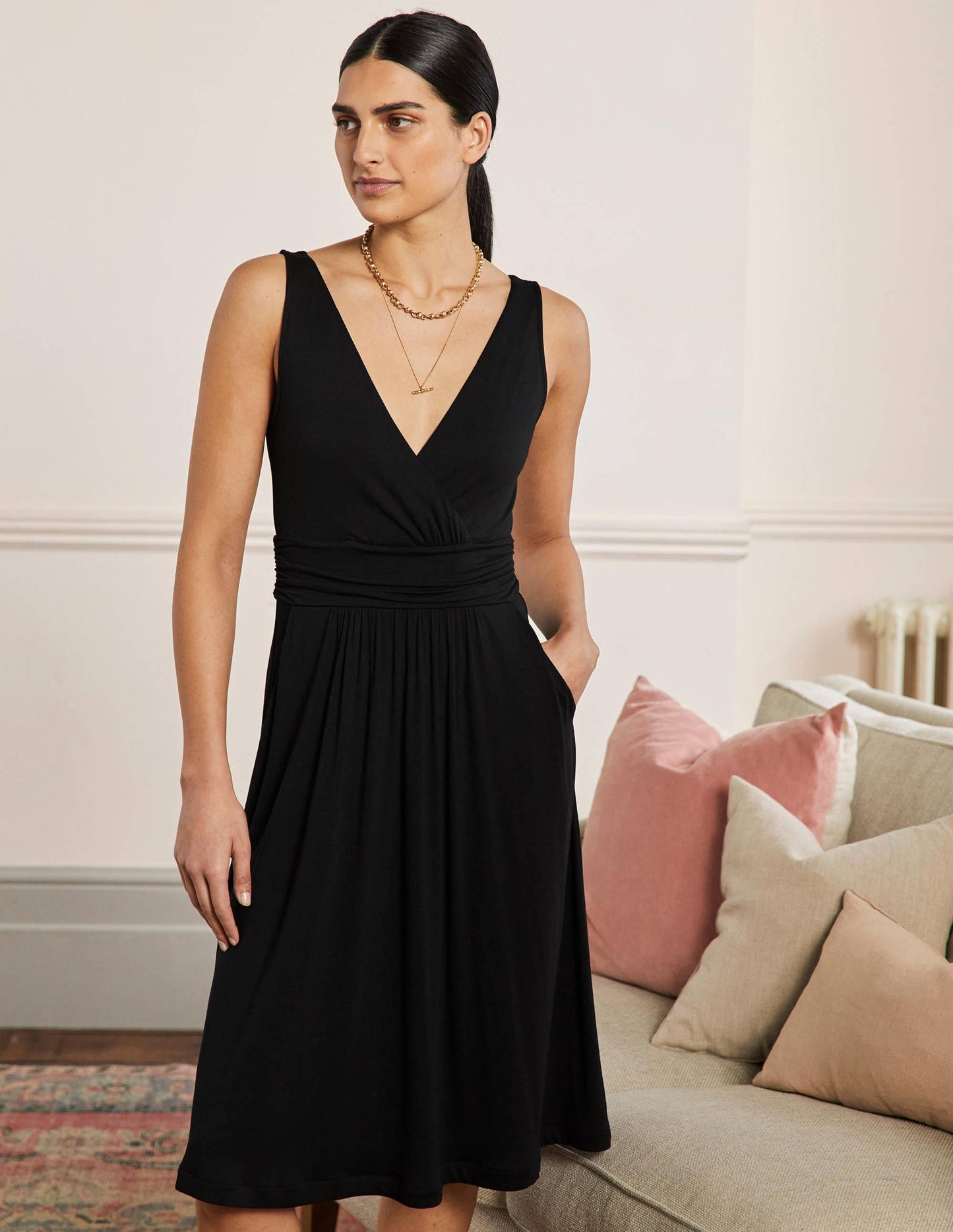 Effie Jerseykleid mit V-Ausschnitt-Schwarz