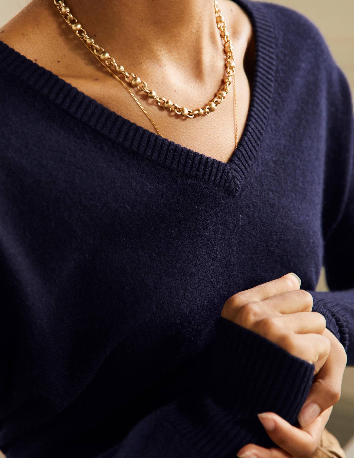 Lässiger Kaschmirpullover mit V-Ausschnitt-Marineblau