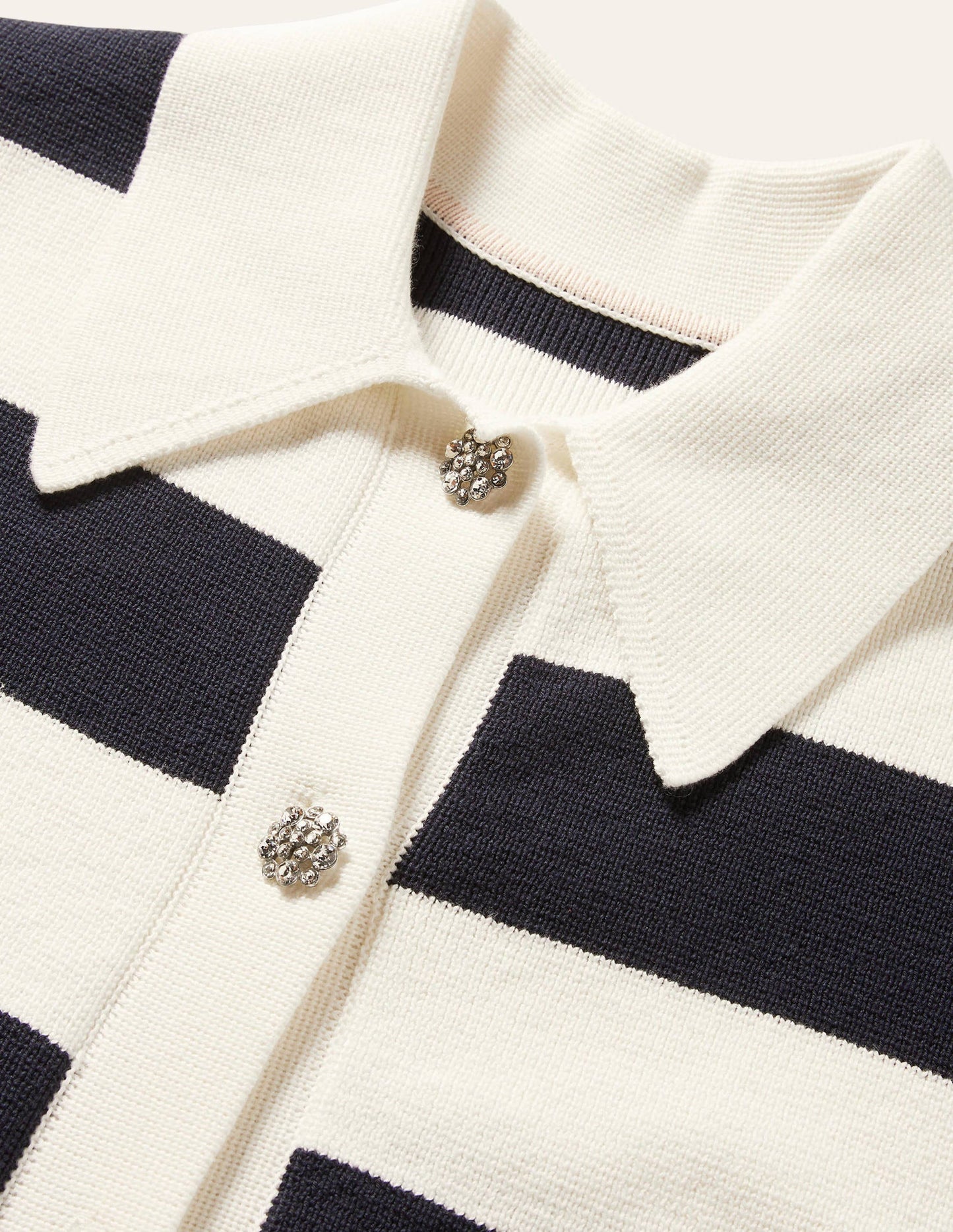 Cardigan mit Kragen und Schmucksteinknopf-Naturweiß Melange/Navy, Gestreift