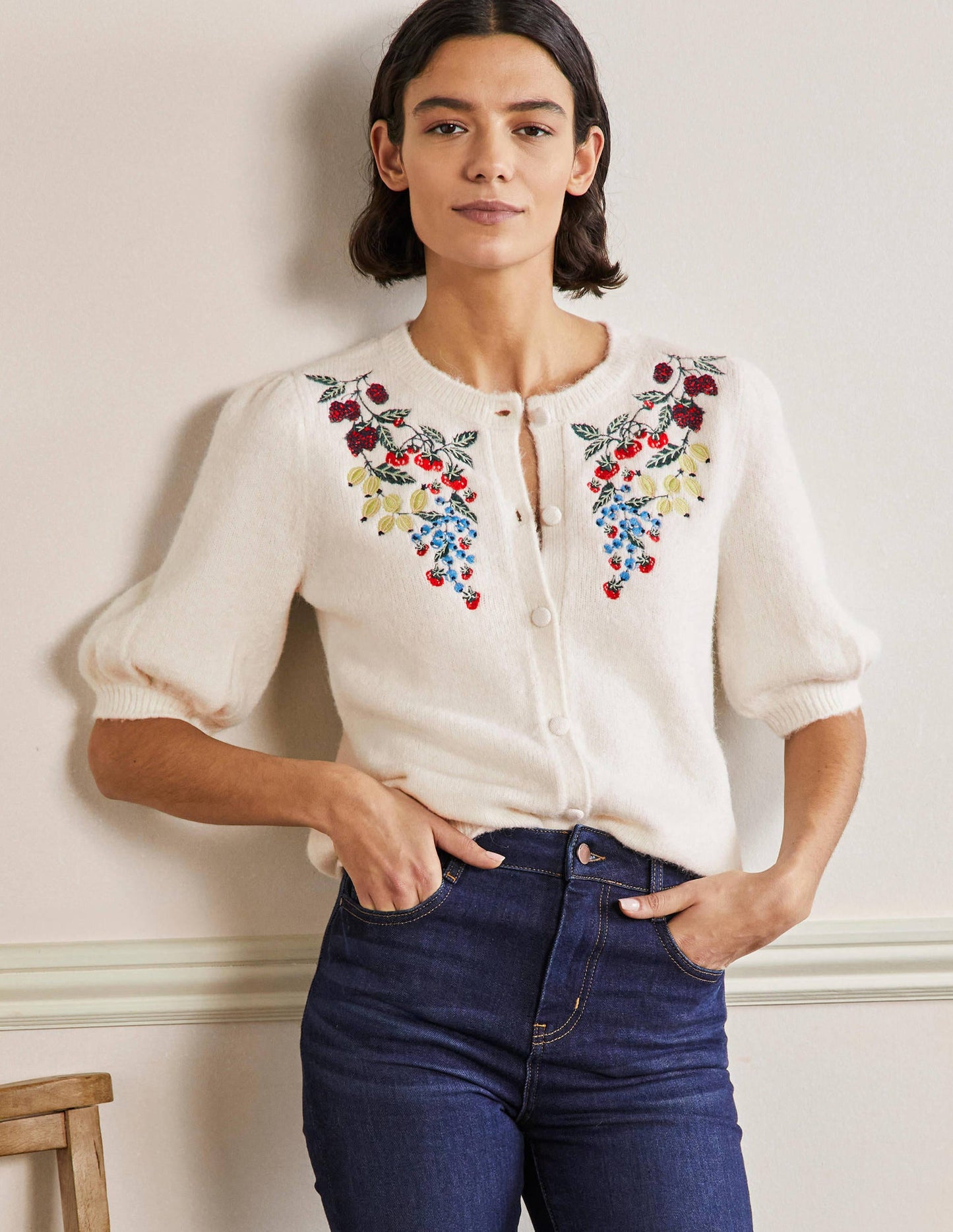 Flauschiger Cardigan mit Stickerei-Naturweiß, Stickerei