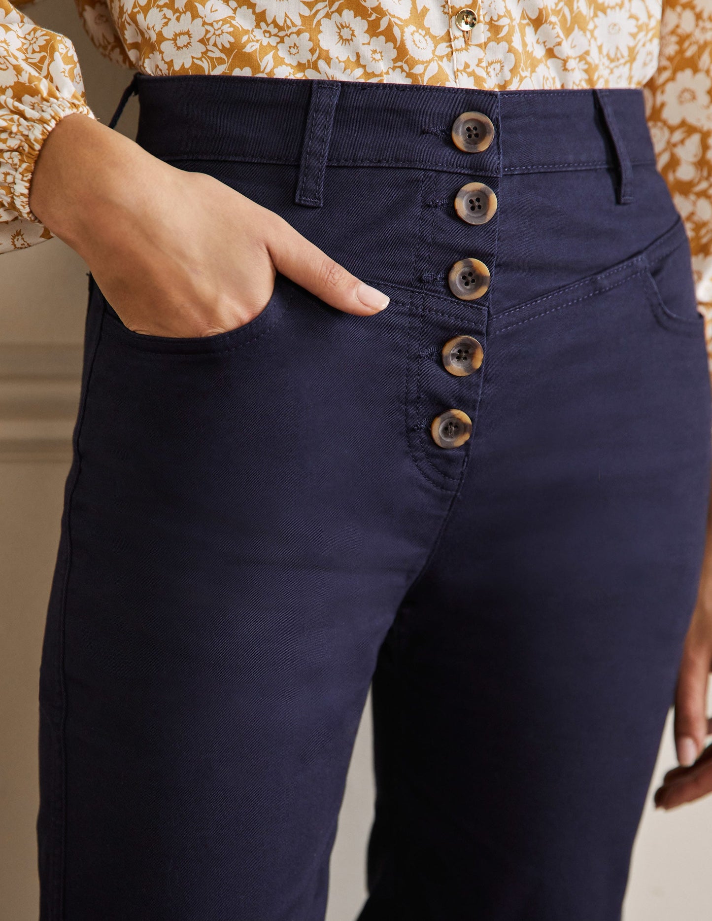 Schmal zulaufende Chinohose-Marineblau