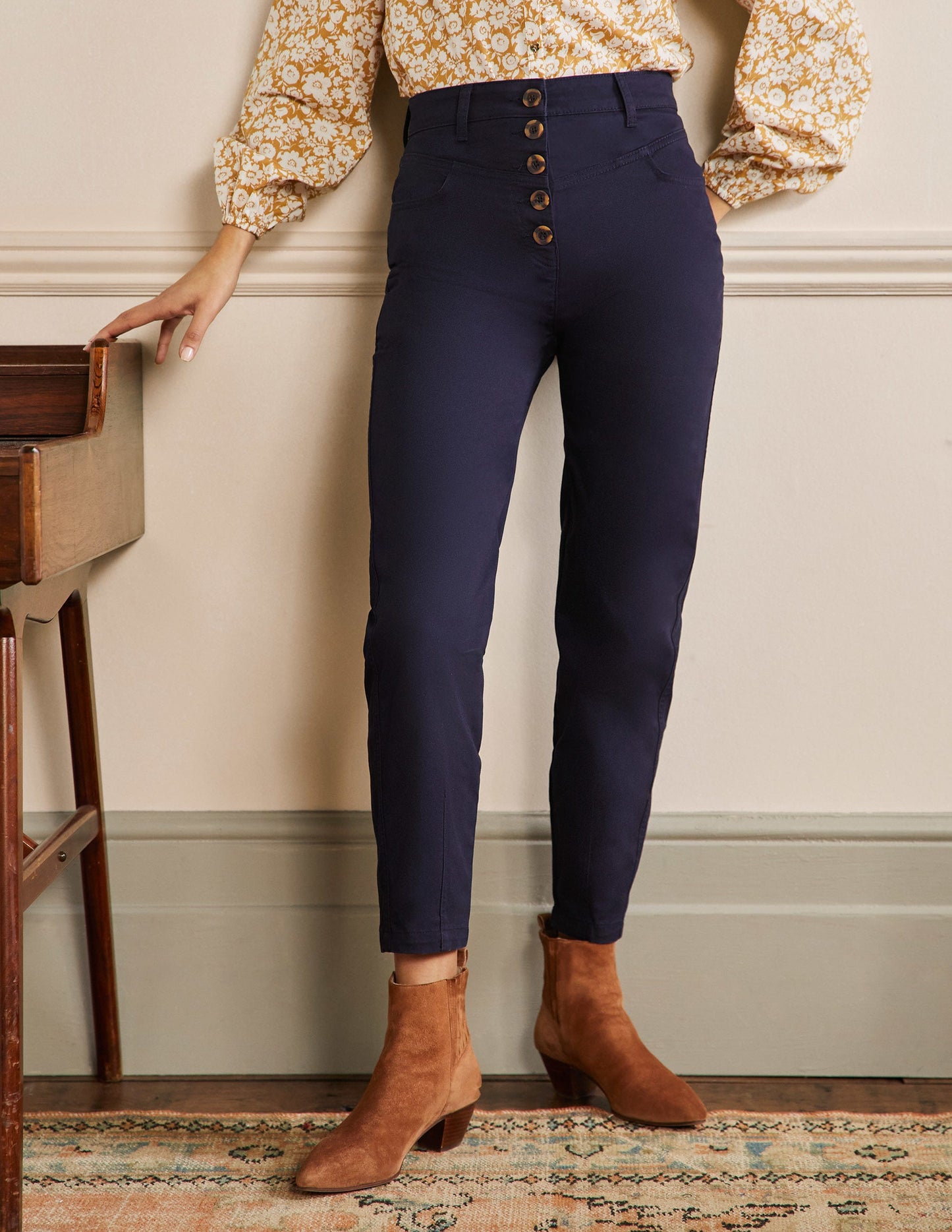 Schmal zulaufende Chinohose-Marineblau