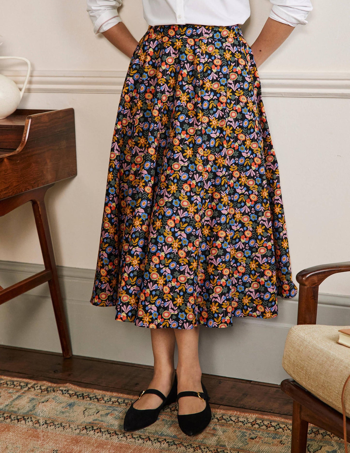 Jupe midi corolle en coton-Noir, motif Flora Bloom