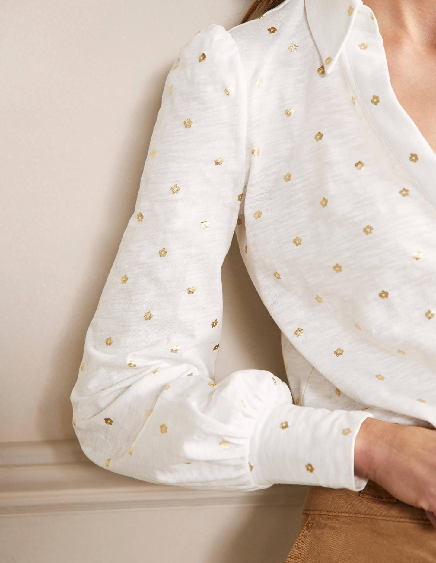 Collared Notch Neck Cotton Top-Ivory Foil Flower