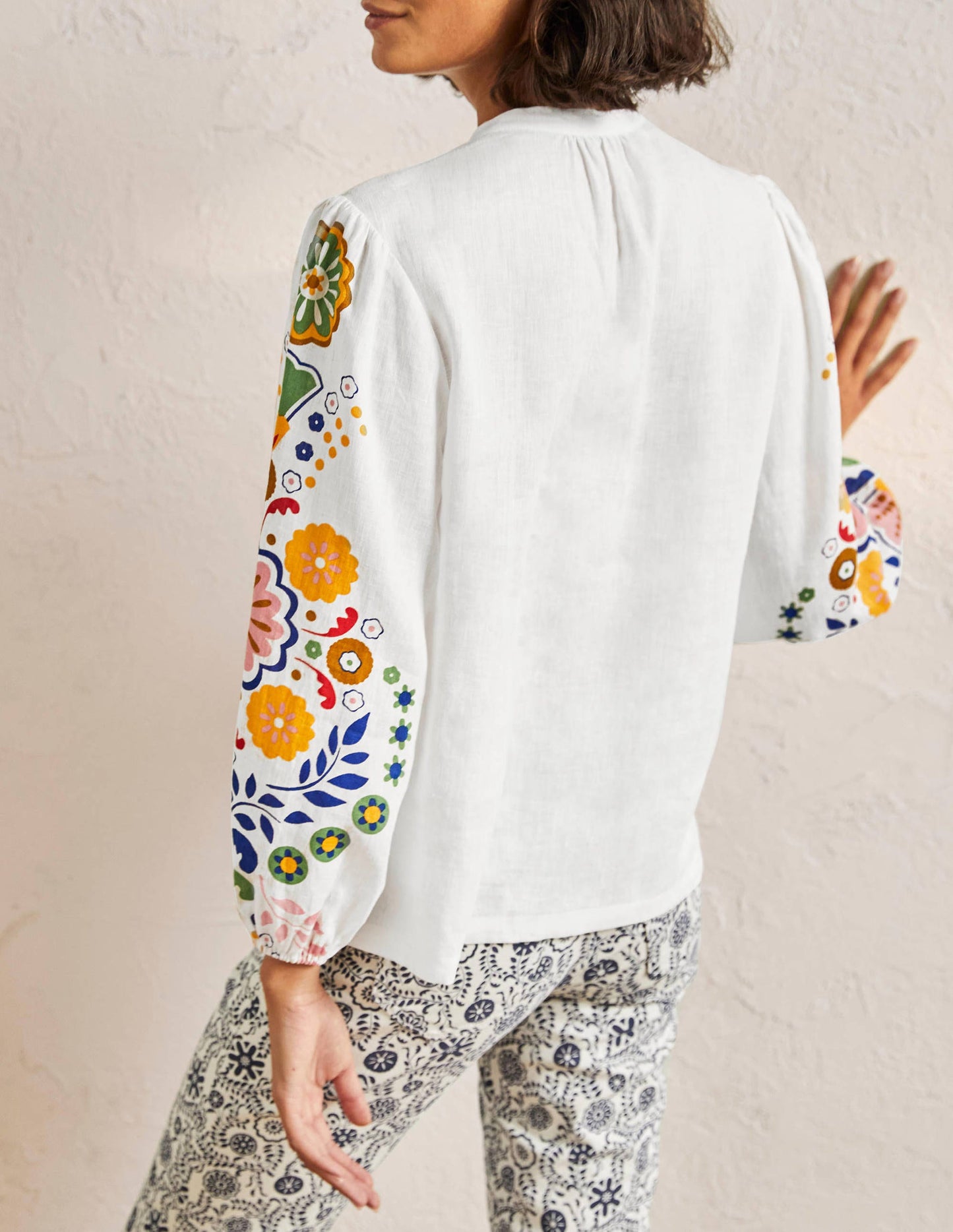 Blouse Becky manches longues en lin-Ivoire, motif Opulent Garden