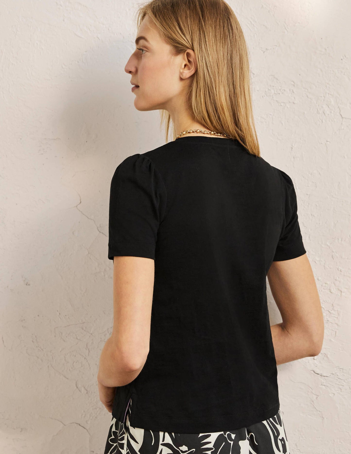 T-Shirt aus Baumwolle mit Puffärmeln-Schwarz