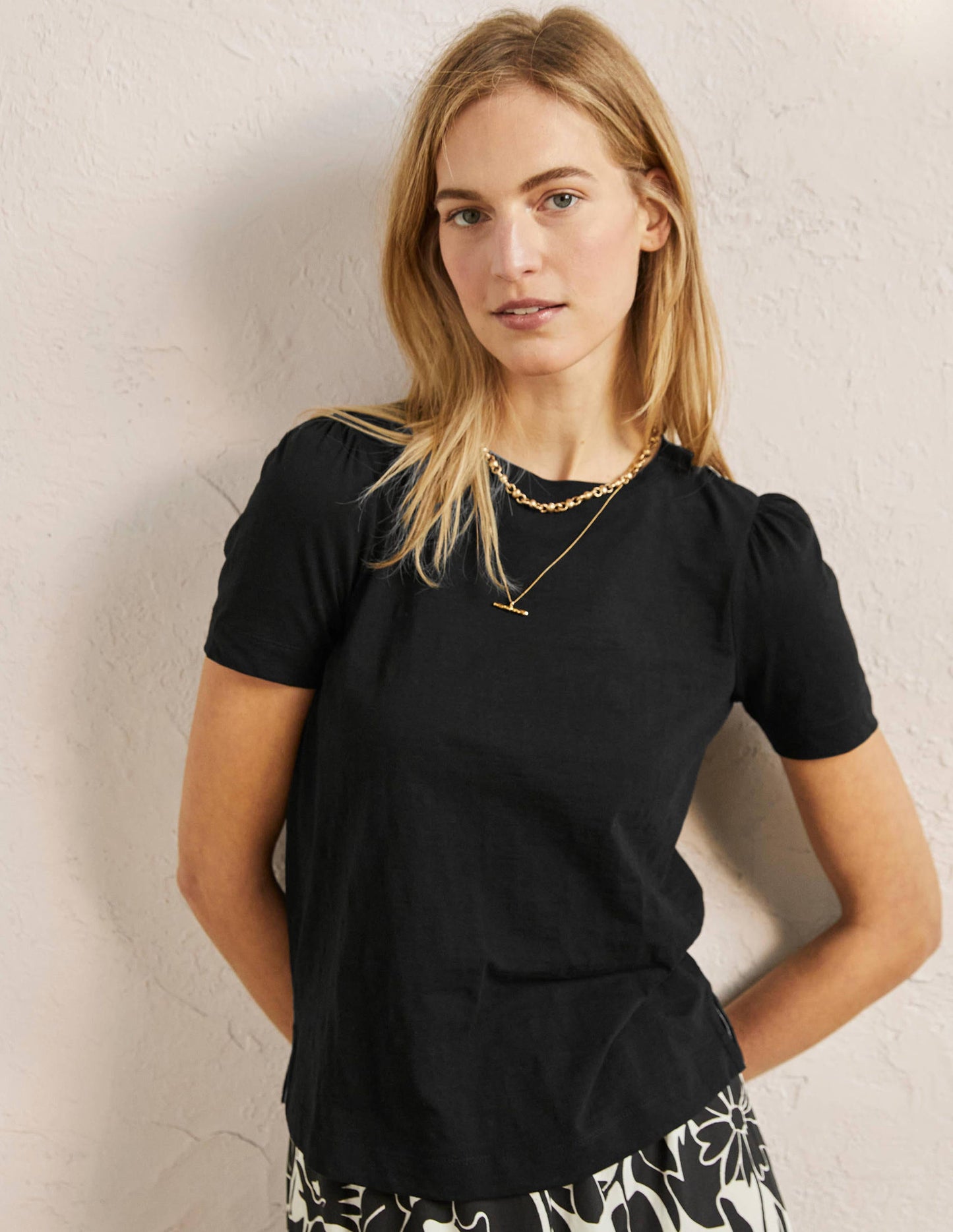 T-Shirt aus Baumwolle mit Puffärmeln-Schwarz