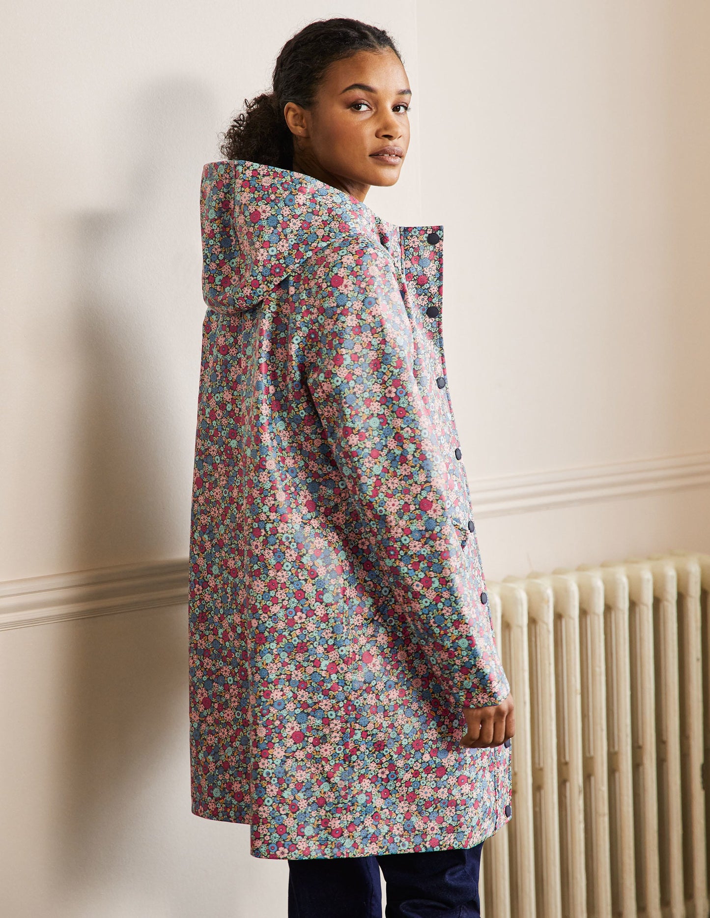 Morris Wasserdichter Regenmantel-Navy, Gruppierte Blumen
