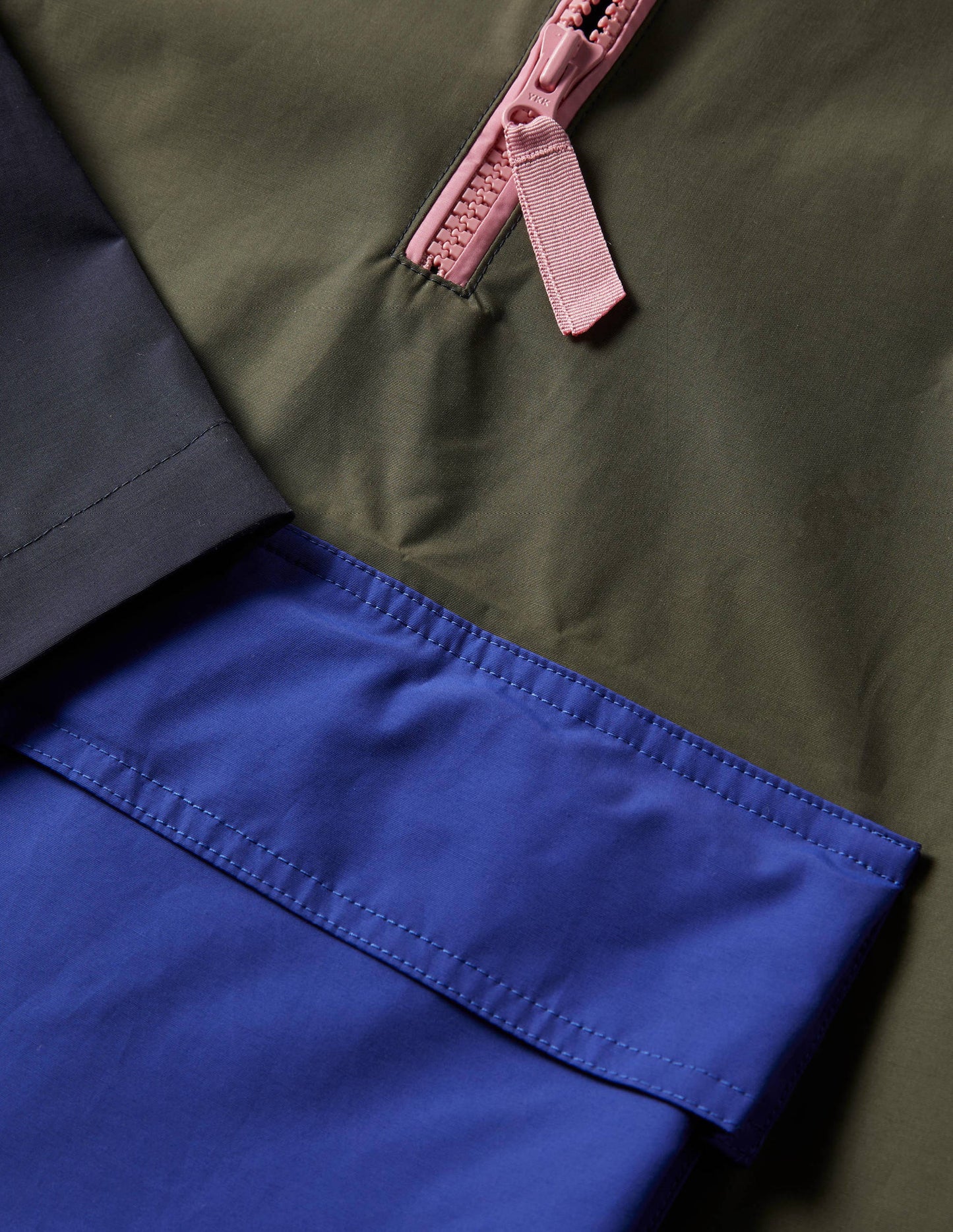 Belle Anorak zum Verstauen-Navy/Khaki