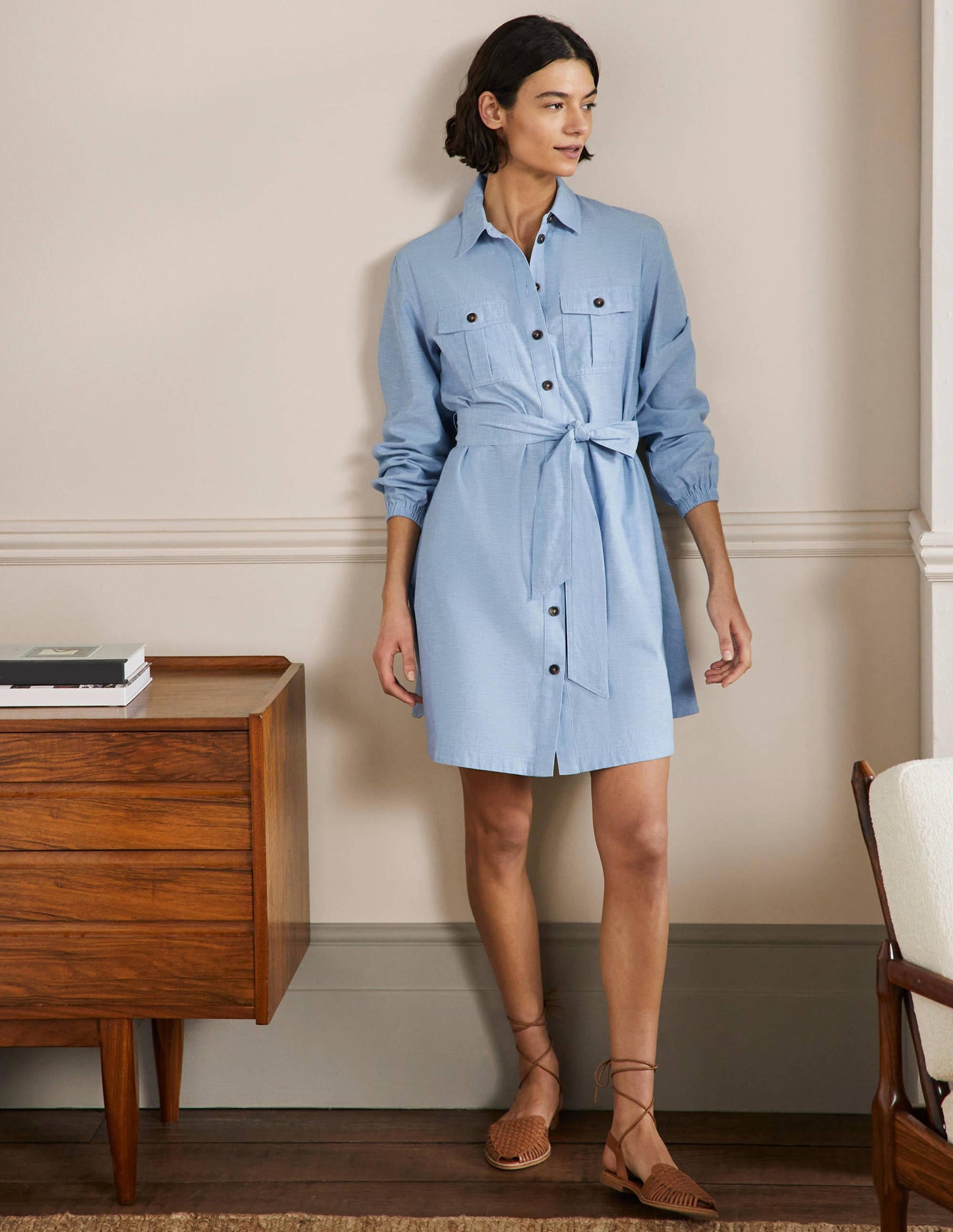 Ausgestelltes Mini-Hemdblusenkleid-Heller Faux-Uni