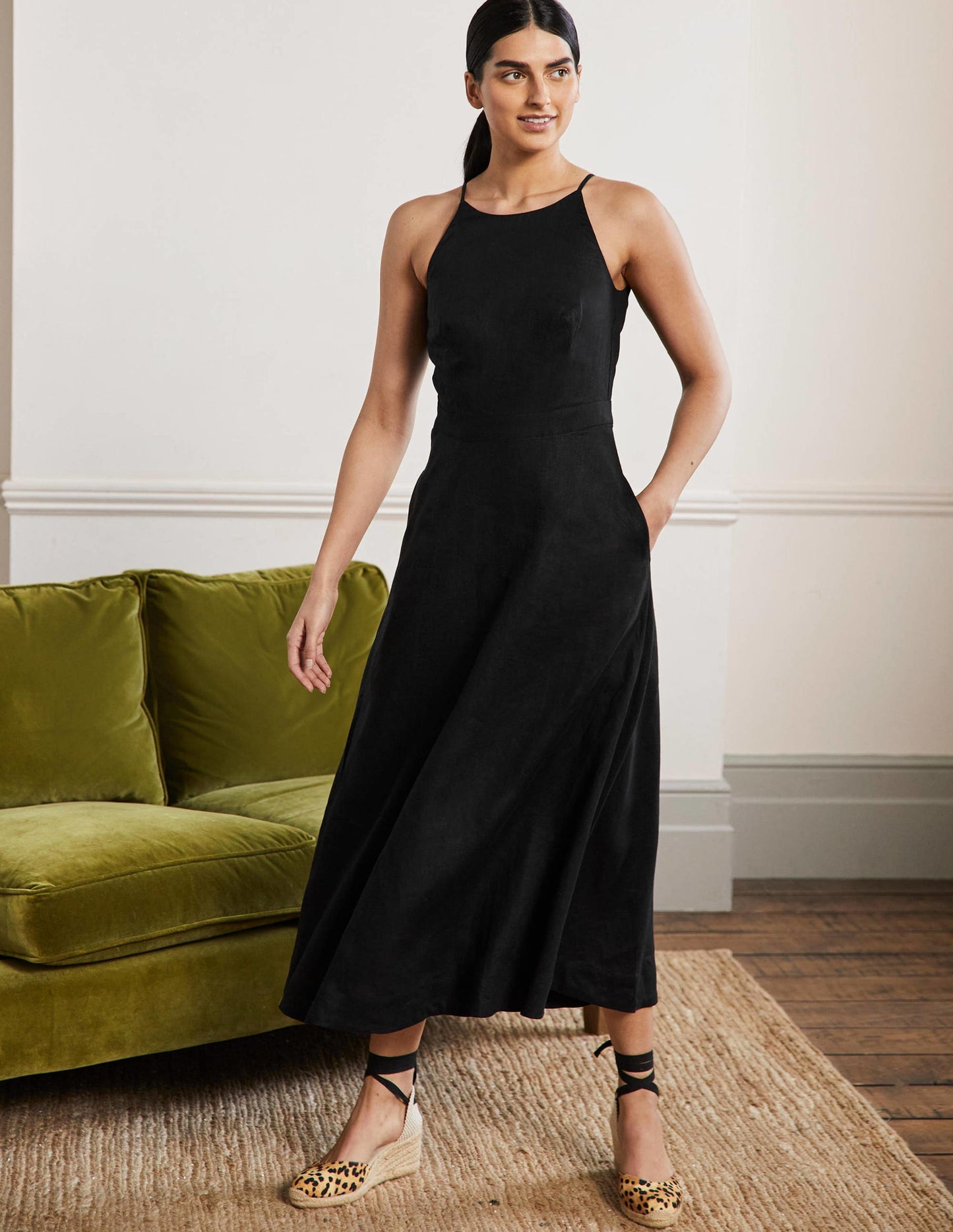 Neckholder-Midikleid aus Leinen-Schwarz