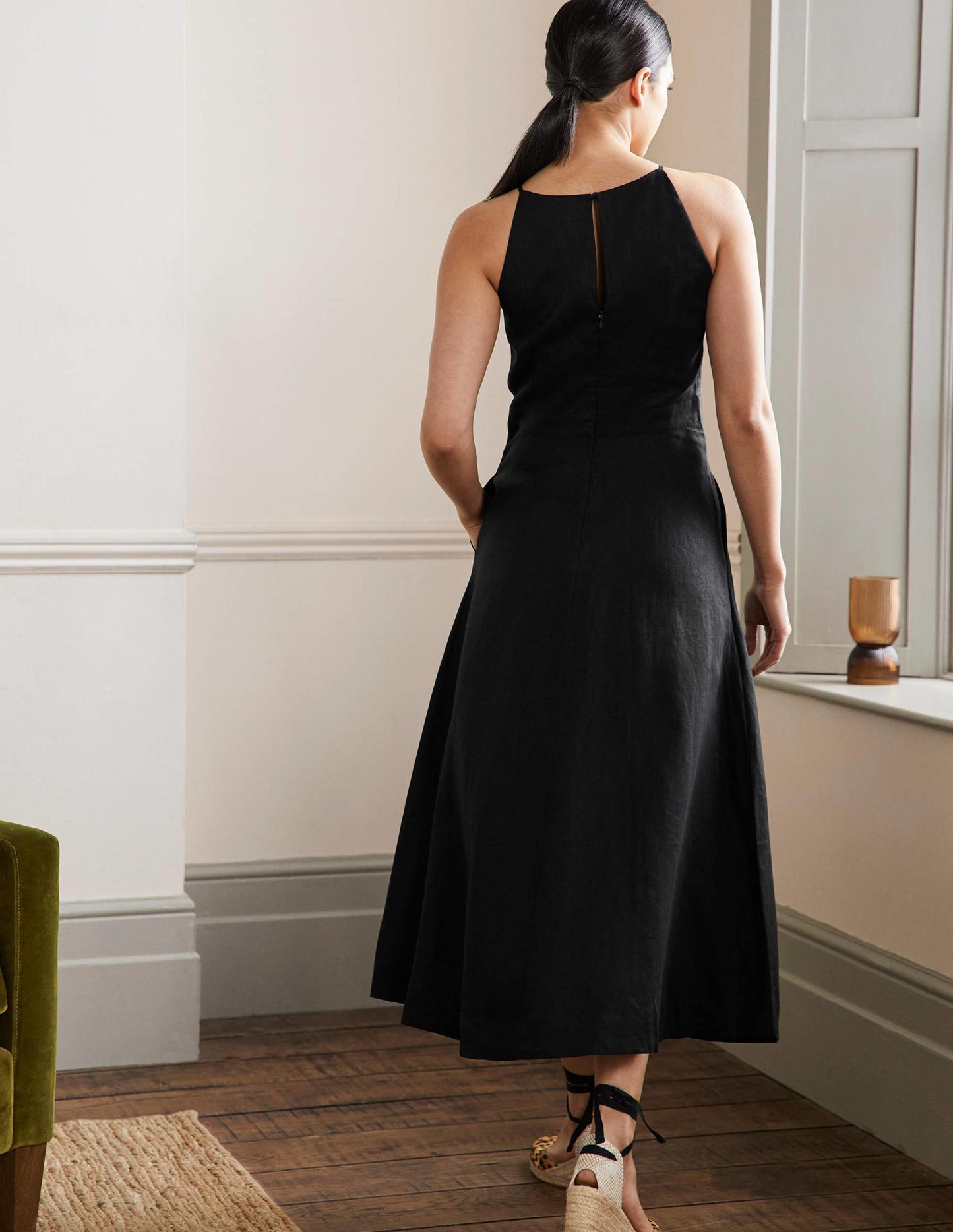 Neckholder-Midikleid aus Leinen-Schwarz