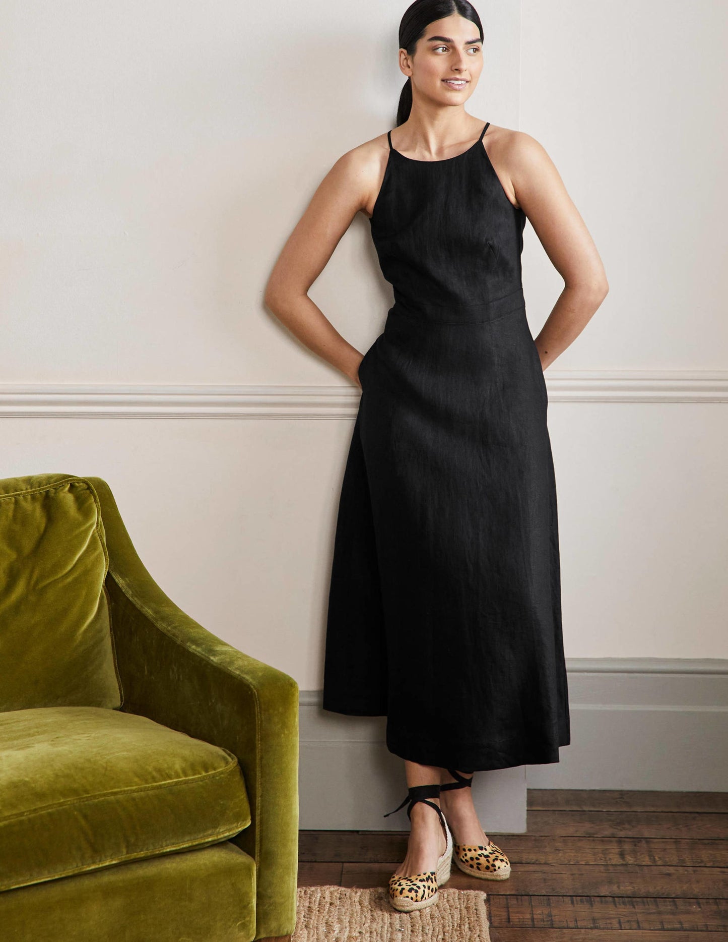 Neckholder-Midikleid aus Leinen-Schwarz