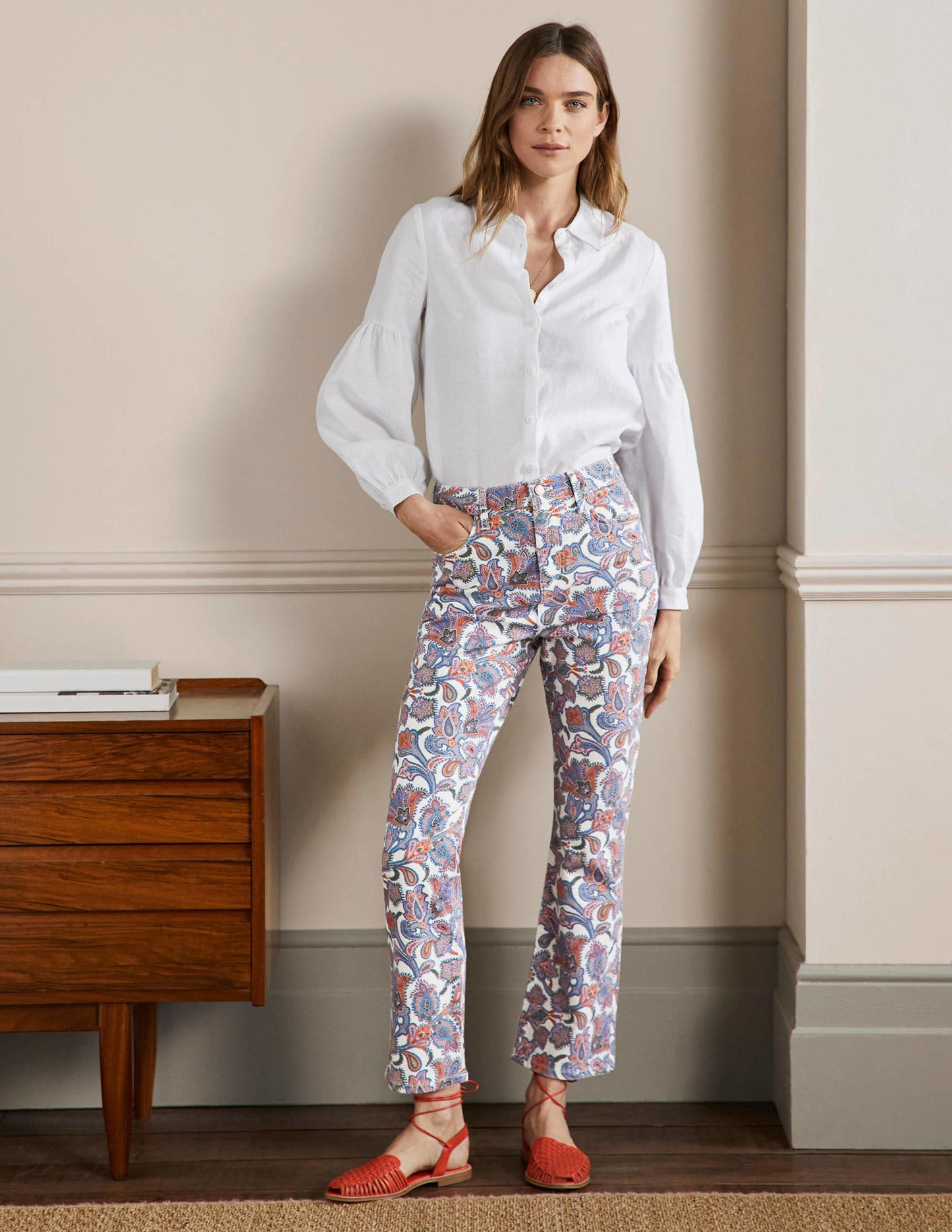 7/8-Jeans mit Schlag-Naturweiß, Paisley-Knospen