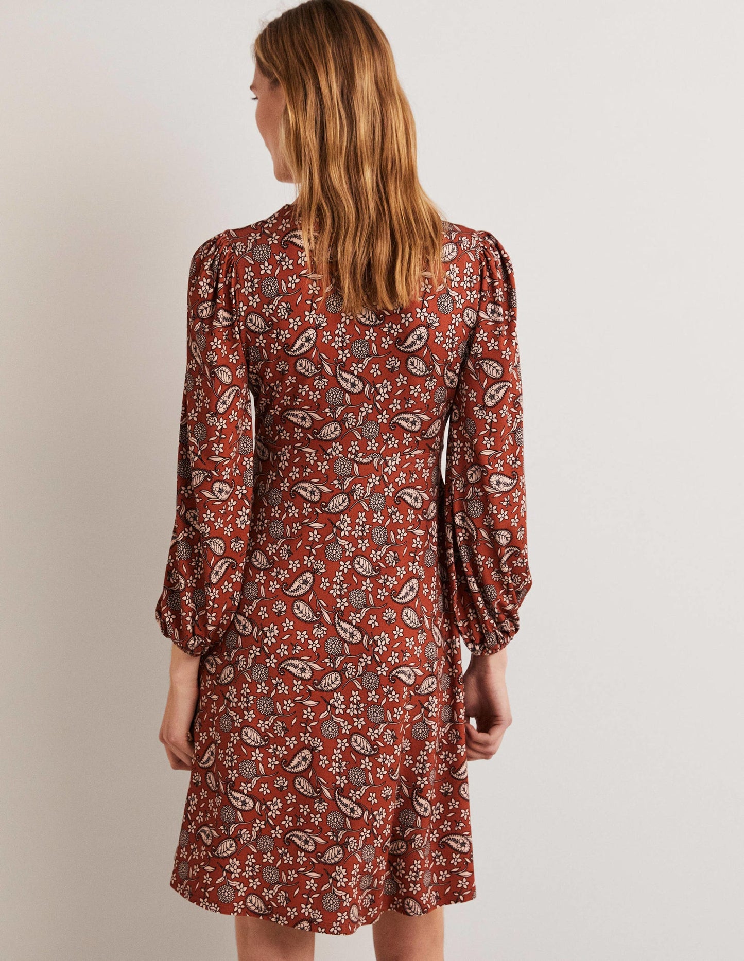 Unkompliziertes Jerseykleid mit fixierter Wickeloptik-Chiliölrot, Blumengarten