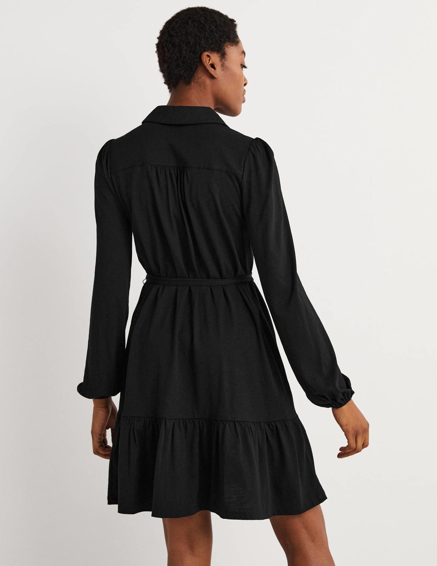 Lockeres Mini-Hemdblusenkleid mit Stufen-Schwarz