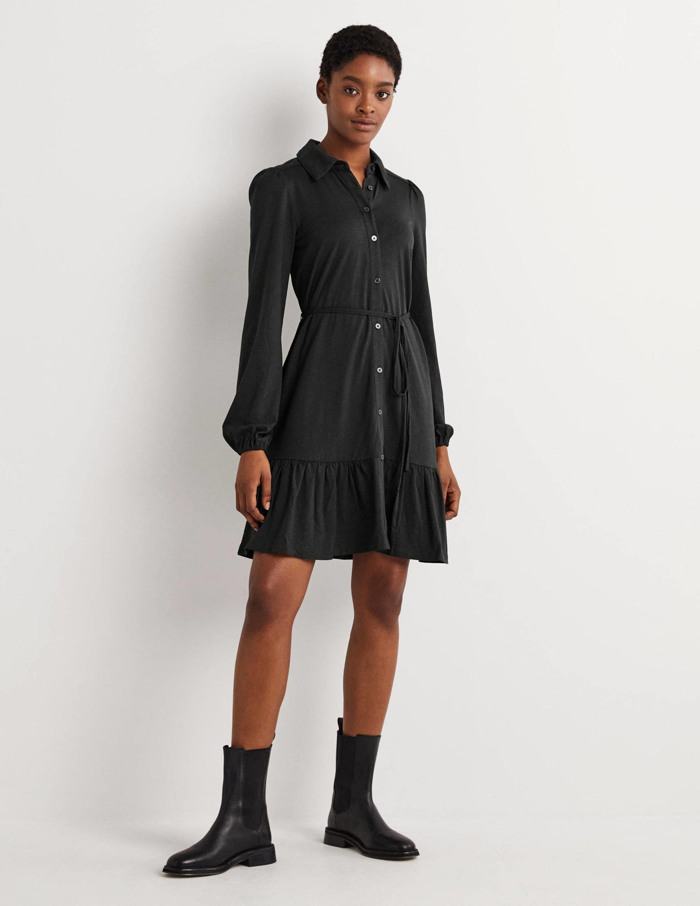 Lockeres Mini-Hemdblusenkleid mit Stufen-Kohlschwarz