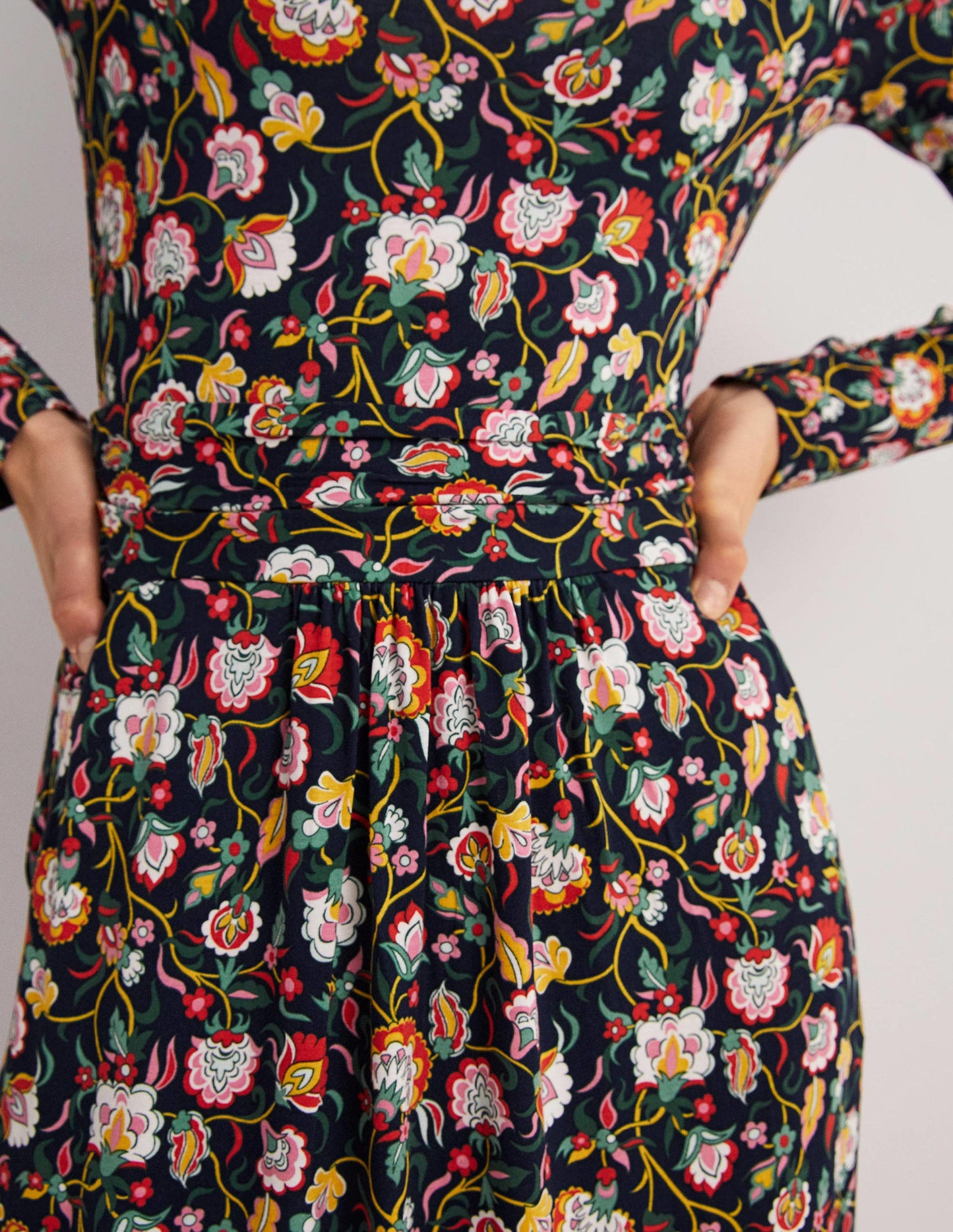 Abigail Jerseykleid-Französisches Navy, Üppige Blumen