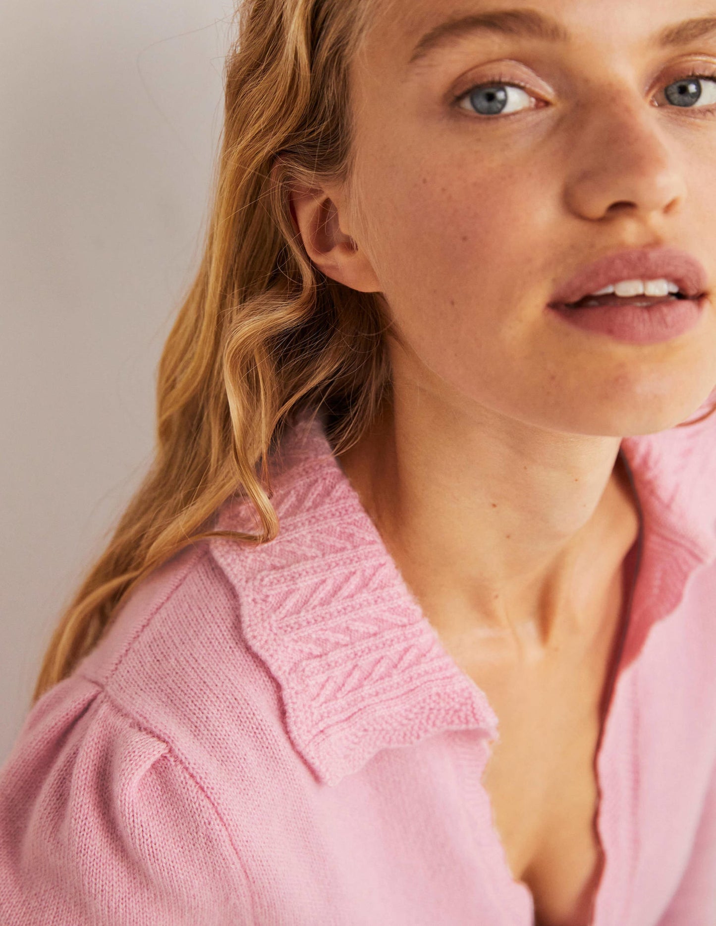 Kaschmirpullover mit Kragendetail-Cameo-Rosa