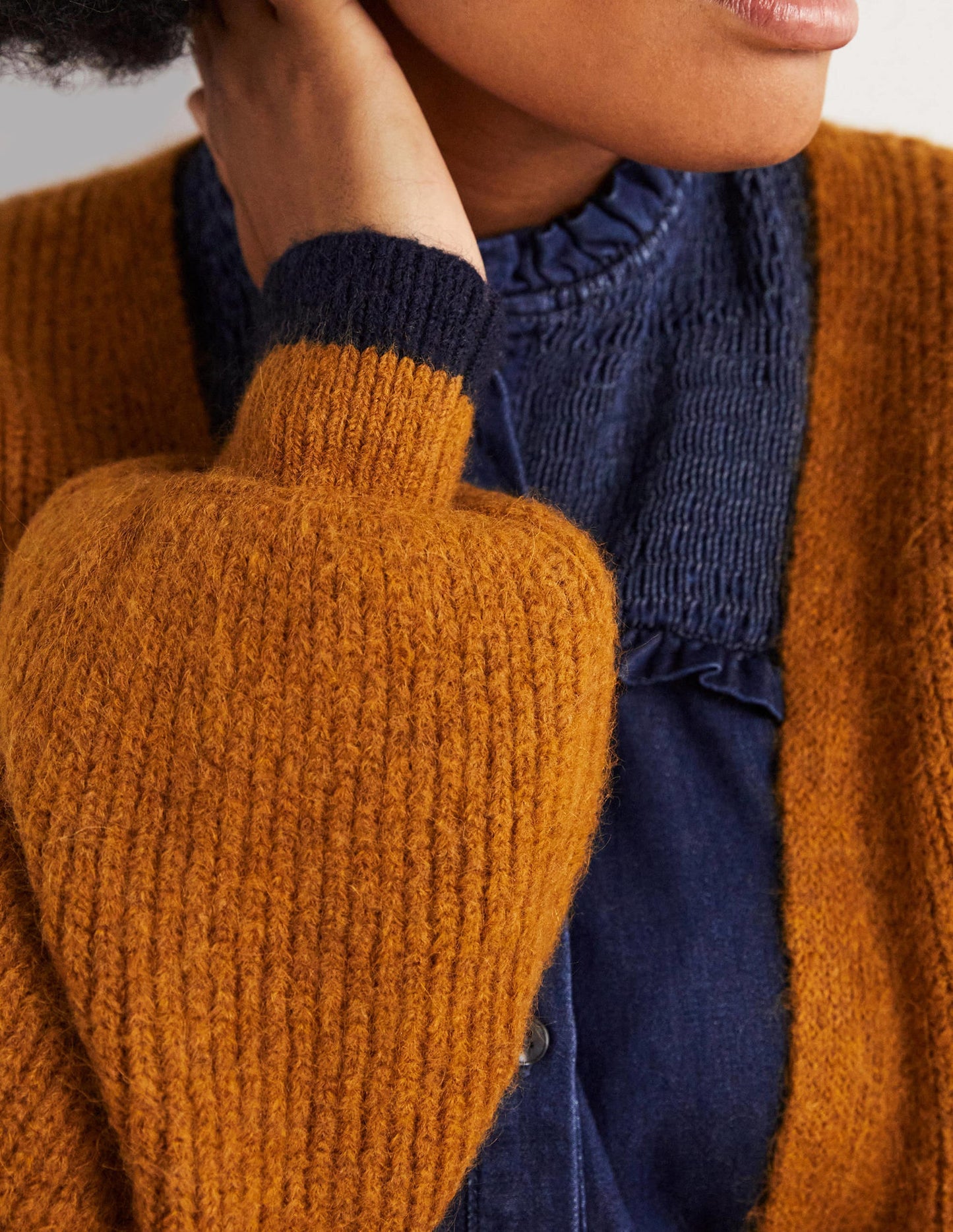 Flauschiger langer Cardigan-Karamellbonbonbraun, Navy