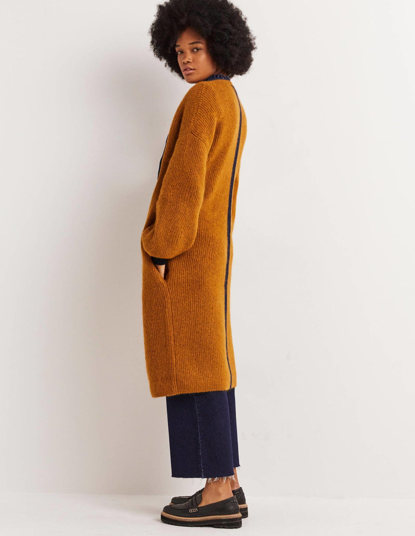 Flauschiger langer Cardigan-Karamellbonbonbraun, Navy