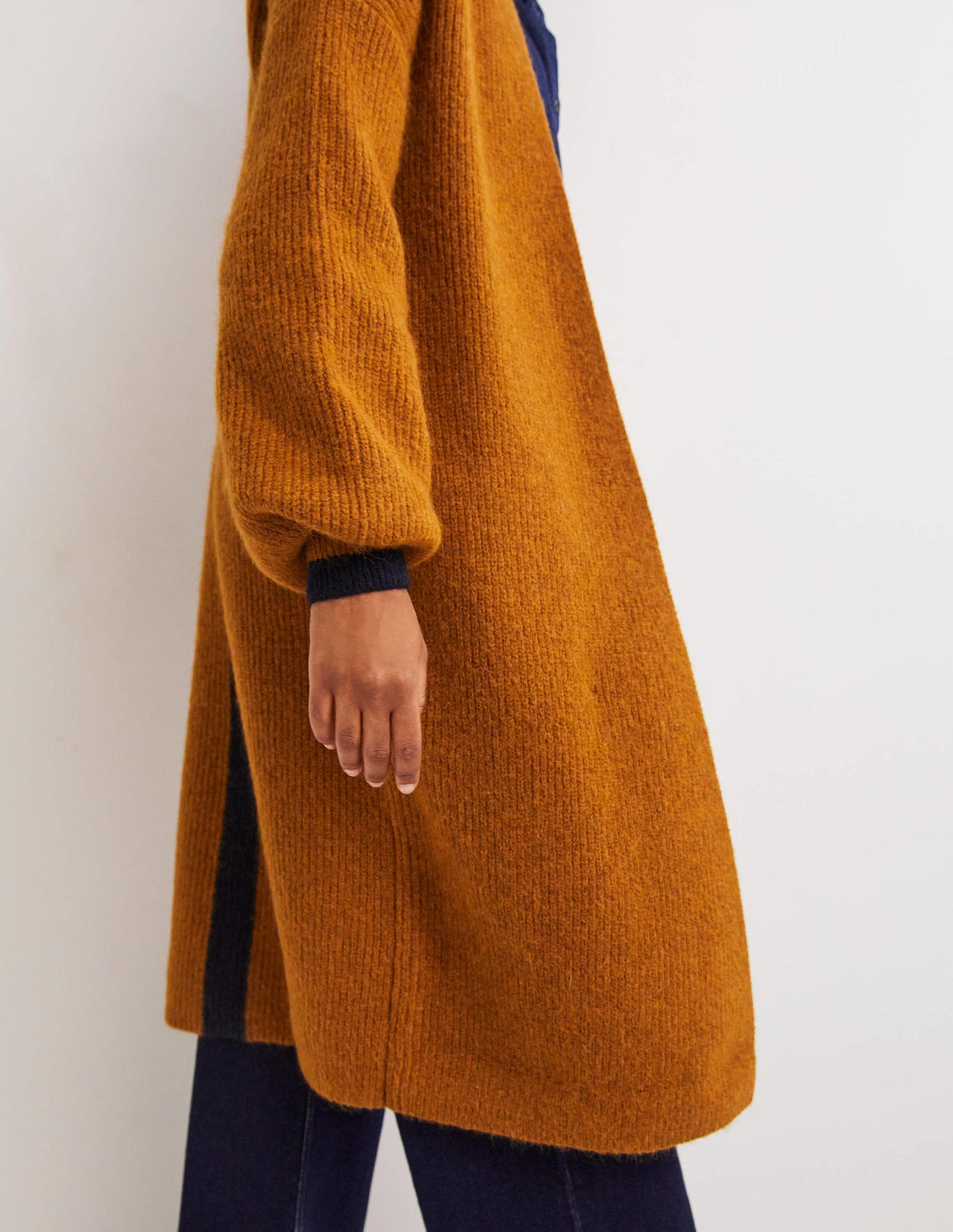 Flauschiger langer Cardigan-Karamellbonbonbraun, Navy
