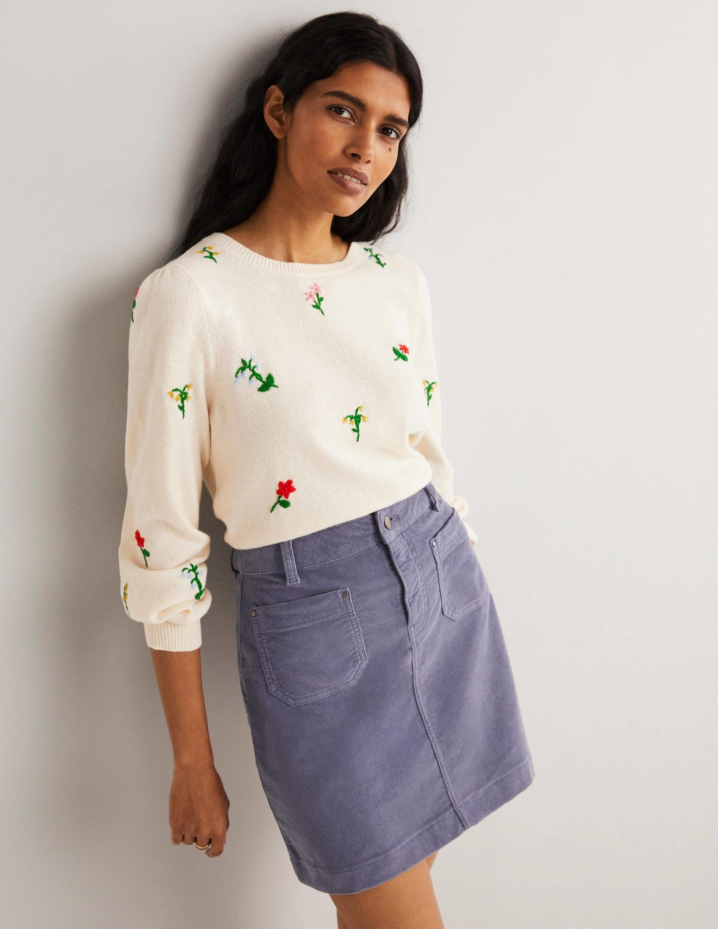 Bestickter Strickpullover-Warmes Naturweiß, Blumenstickerei