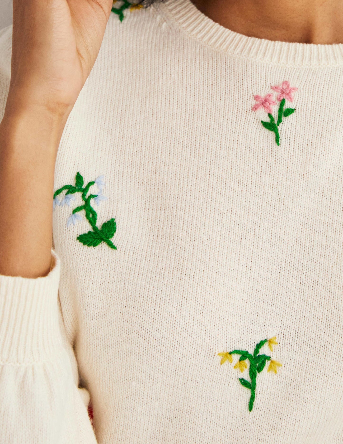 Bestickter Strickpullover-Warmes Naturweiß, Blumenstickerei