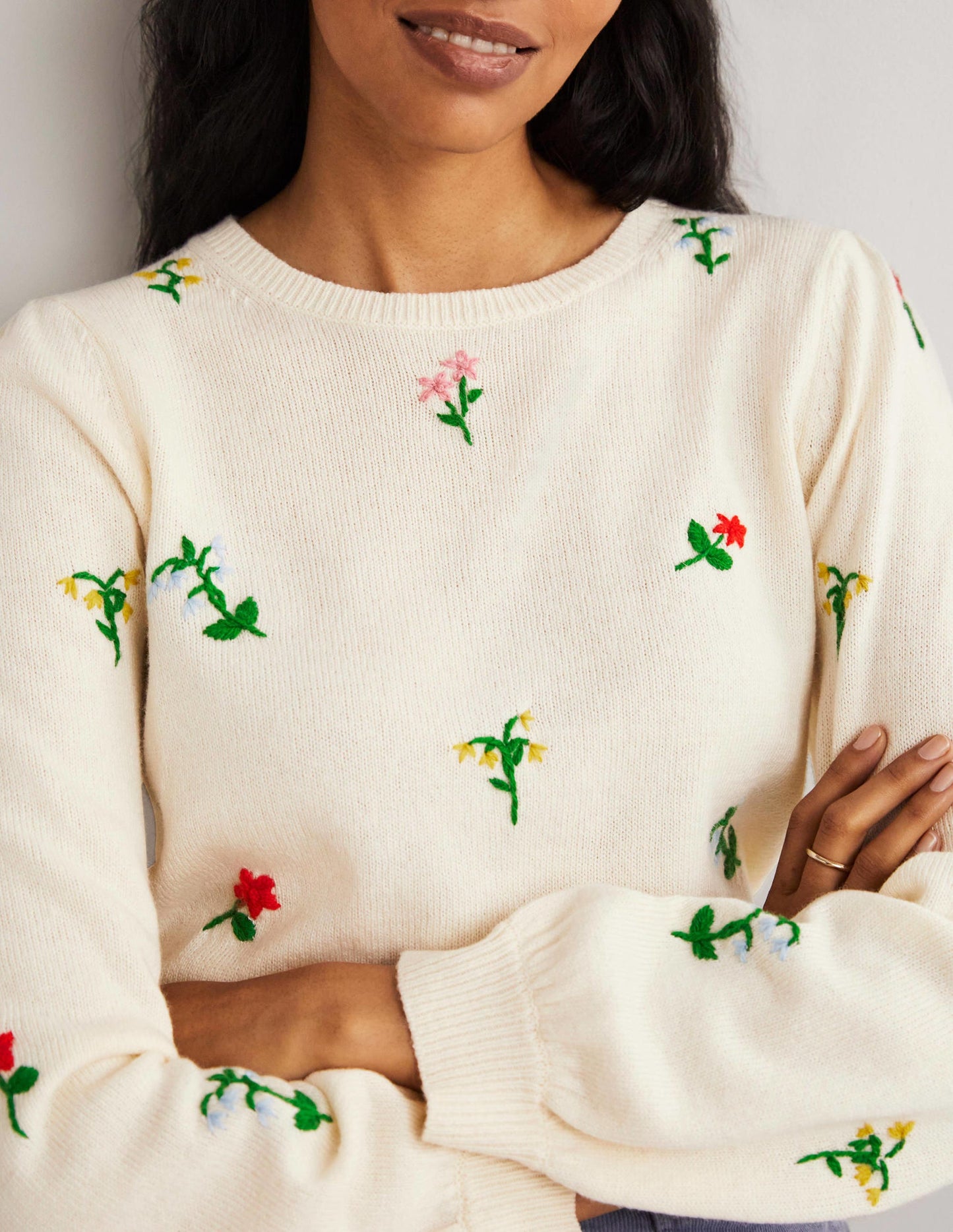 Bestickter Strickpullover-Warmes Naturweiß, Blumenstickerei