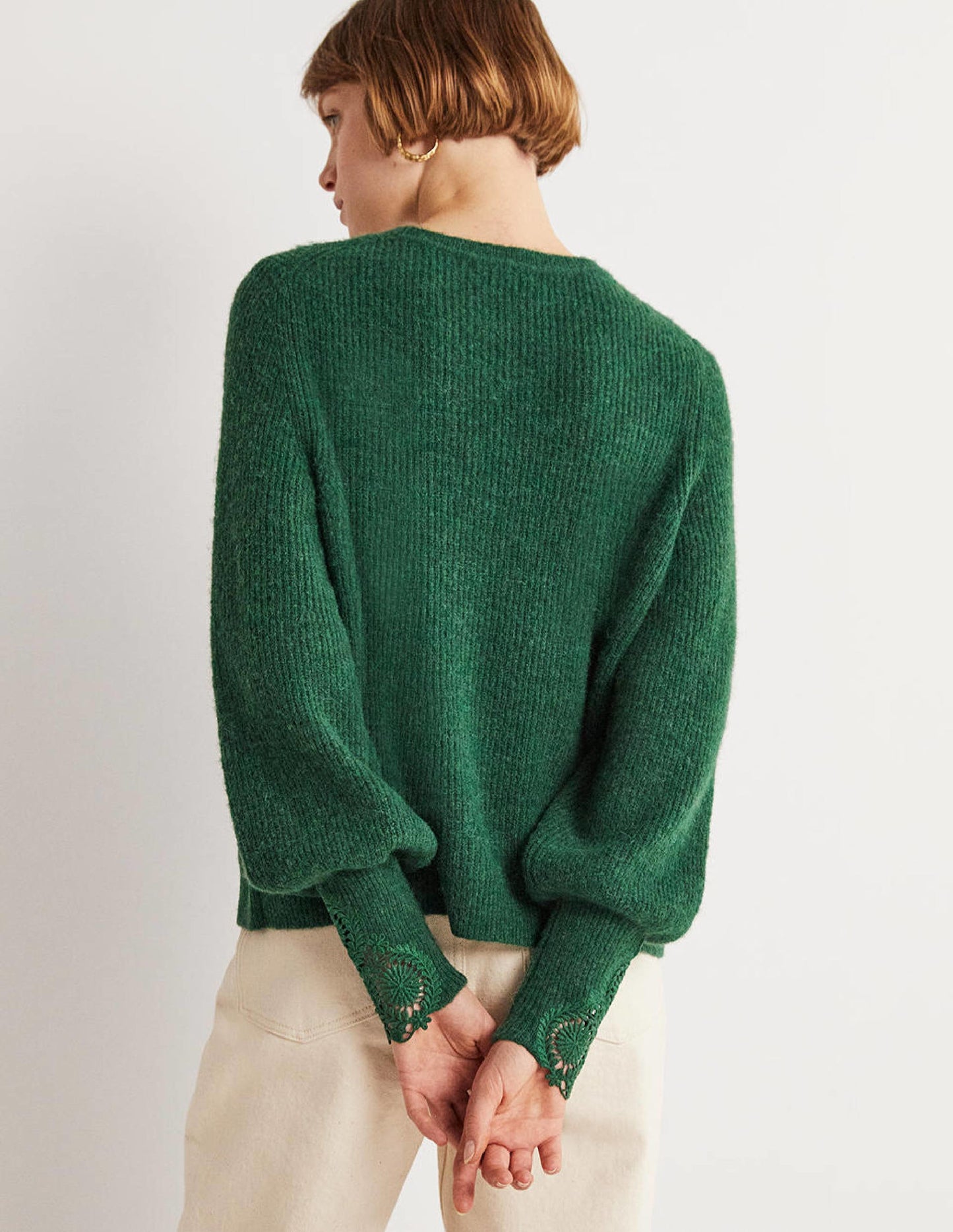 Flauschiger Pullover mit Stickerei-Jägergrün, Stickerei