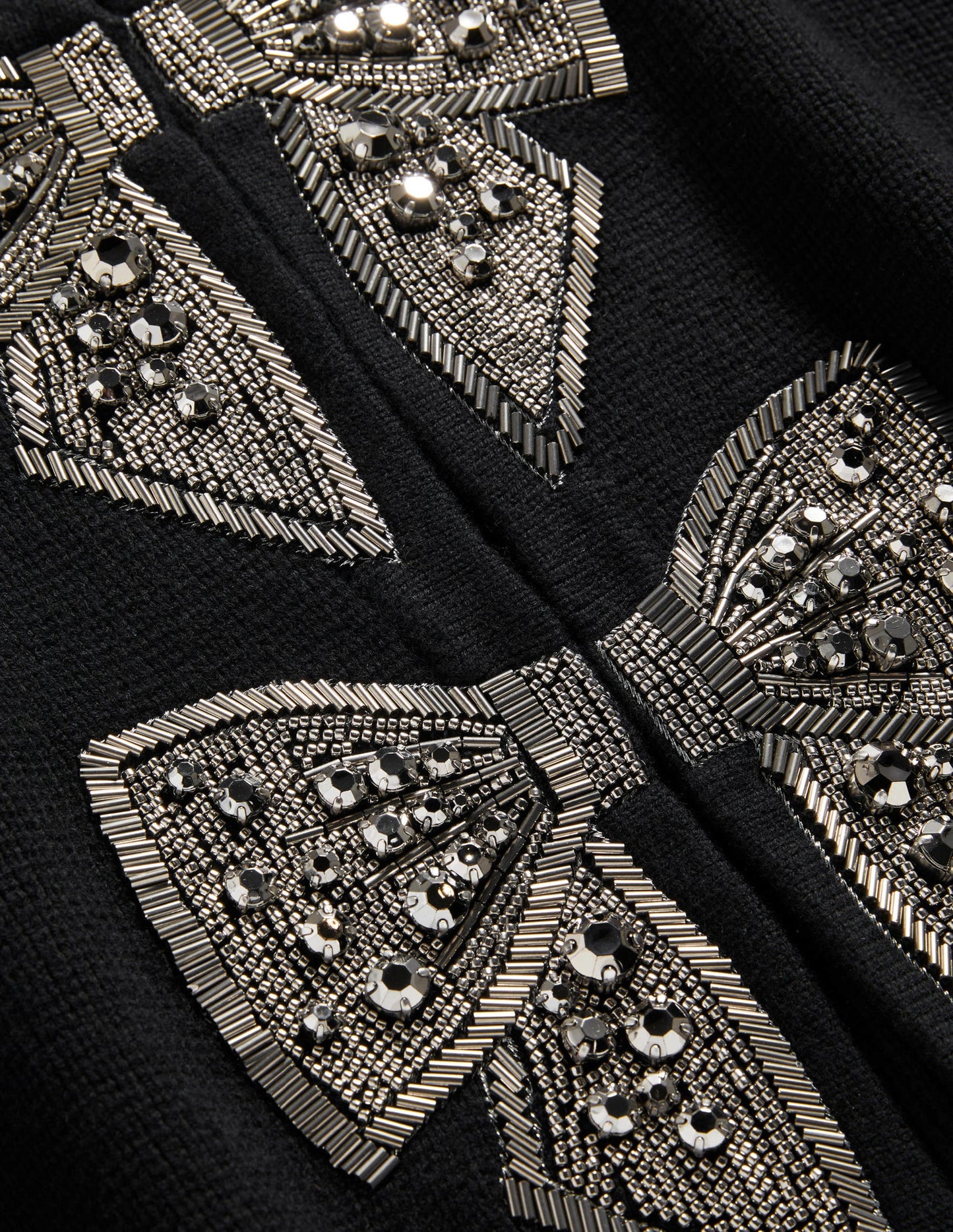 Verzierte Jacke aus Strick-Schwarz, Verzierte Schleifen