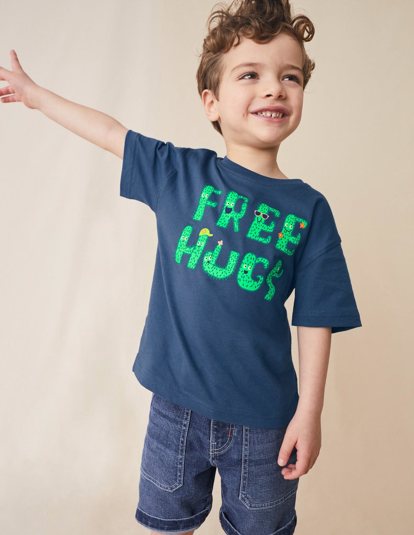 T-Shirt mit Spruch-Roboterblau, Free Hugs