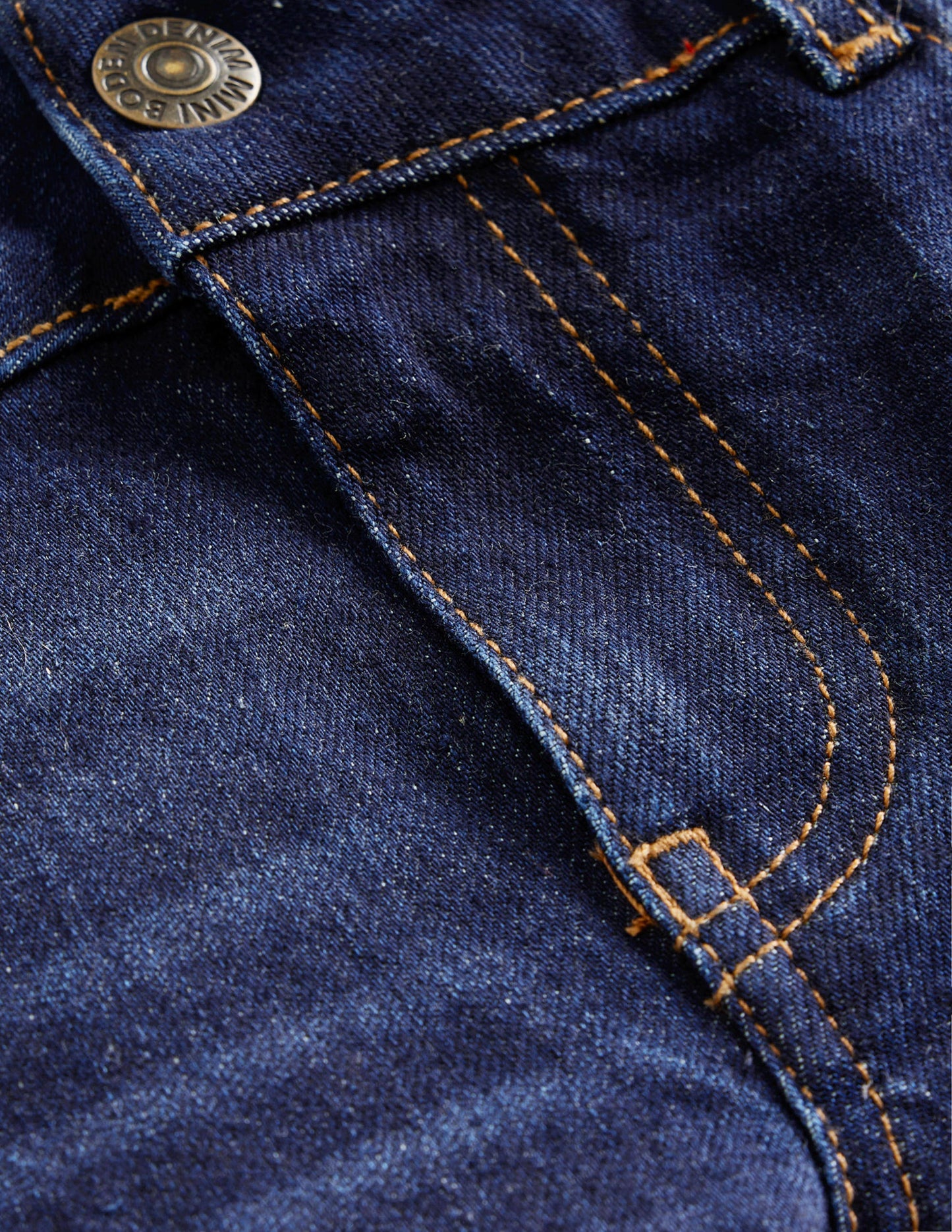 Ausgestellte Jeans-Dunkle Waschung