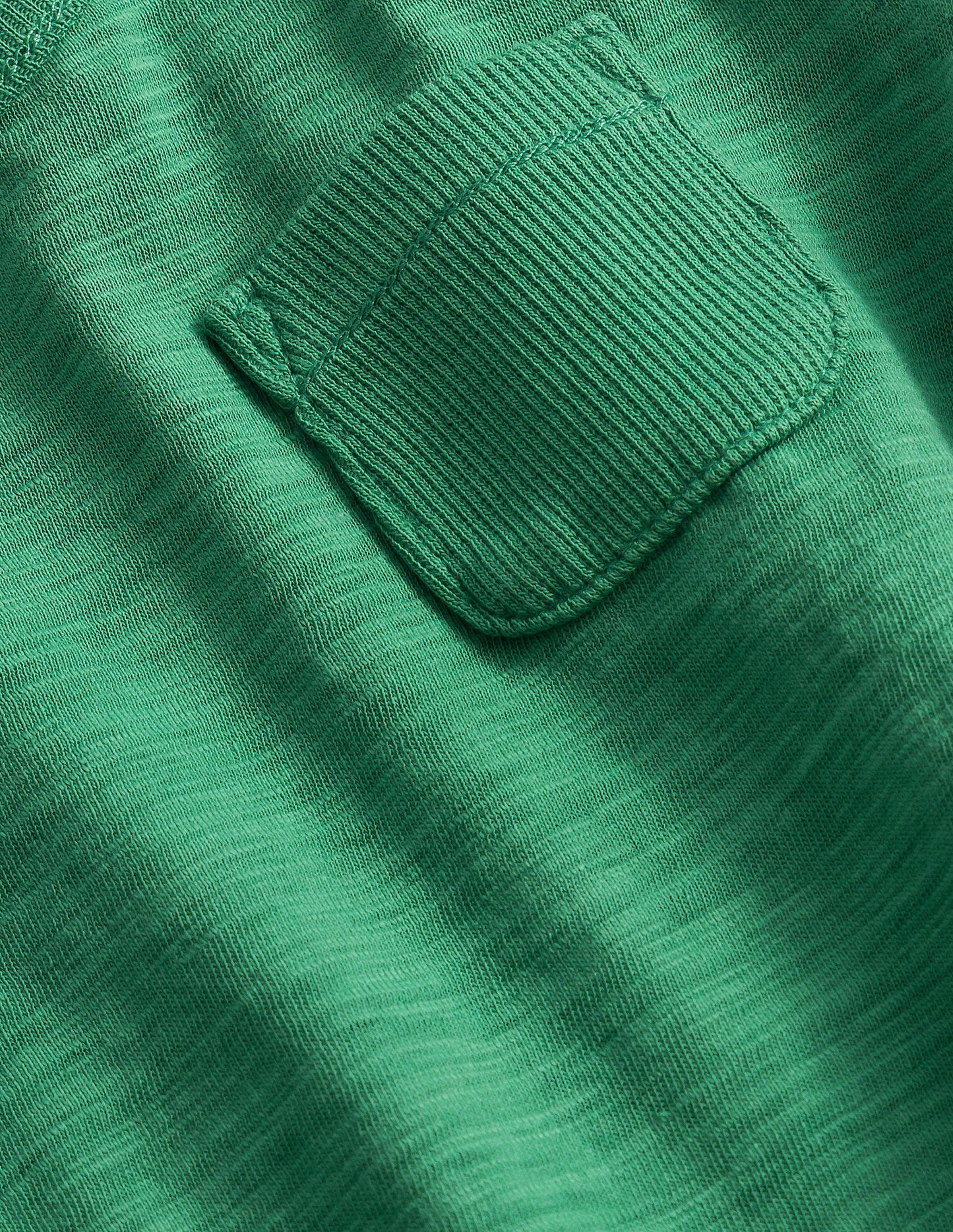 Vorgewaschenes T-Shirt aus GOTS-Baumwolle-Dunkles Grasgrün